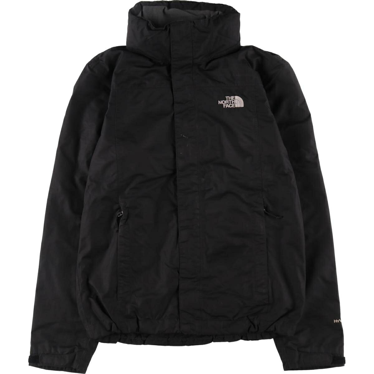 商品詳細 ブランド・THE NORTH FACE・ザノースフェイス・ 特徴・フルジップ・長袖・ドローコード・フード収納型・メッシュライナー・ モデル/形状・HYVENT ハイベント・マウンテンジャケット シェルジャケット・ 素材・ポリエステル:100%・ 色・ブラック系 黒色・ 柄・ロゴ刺繍・ 生産国・バングラデシュ製・ 年代 サイズ・表記サイズ:S/P・着丈:68cm・身幅:55cm・肩幅:43.5cm・袖丈:68.5cm・ コンディション・C・ カテゴリ・メンズ・アウター・ジャケット・マウンテンパーカー・ 商品番号・eaa523926・ 取扱店・・ スタッフコメントTHE NORTH FACE HYVENT ハイベント マウンテンジャケット シェルジャケット / 商品番号 eaa523926 USEDですので使用感などございますが、まだまだご愛用していただけます。 古着という事をご理解の上ご注文よろしくお願いします。 【状態追記】 ●前、首元・胸部・裾・右袖先・左袖口に汚れ ●後、首元・背中・腰・裾・右袖先・左袖口に汚れ ●後、裾・左袖口に擦れ ●内側、メッシュ下布劣化※状態は当社独自の基準です。 表記サイズ着丈身幅肩幅袖丈 S/P(※着用感、表記サイズは目安です。)68cm55cm43.5cm68.5cm ※測定値の若干の誤差はご了承下さい。サイズガイドはこちら ブランドTHE NORTH FACEザノースフェイス 特徴フルジップ / 長袖 / ドローコード / フード収納型 / メッシュライナーモデル/形状HYVENT ハイベント / マウンテンジャケット シェルジャケット素材ポリエステル:100%色ブラック系 黒色柄ロゴ刺繍生産国バングラデシュ製年代-カテゴリマウンテンパーカー商品番号eaa523926取扱店　　 ザノースフェイスの他の商品を見るマウンテンパーカーの他の商品を見る