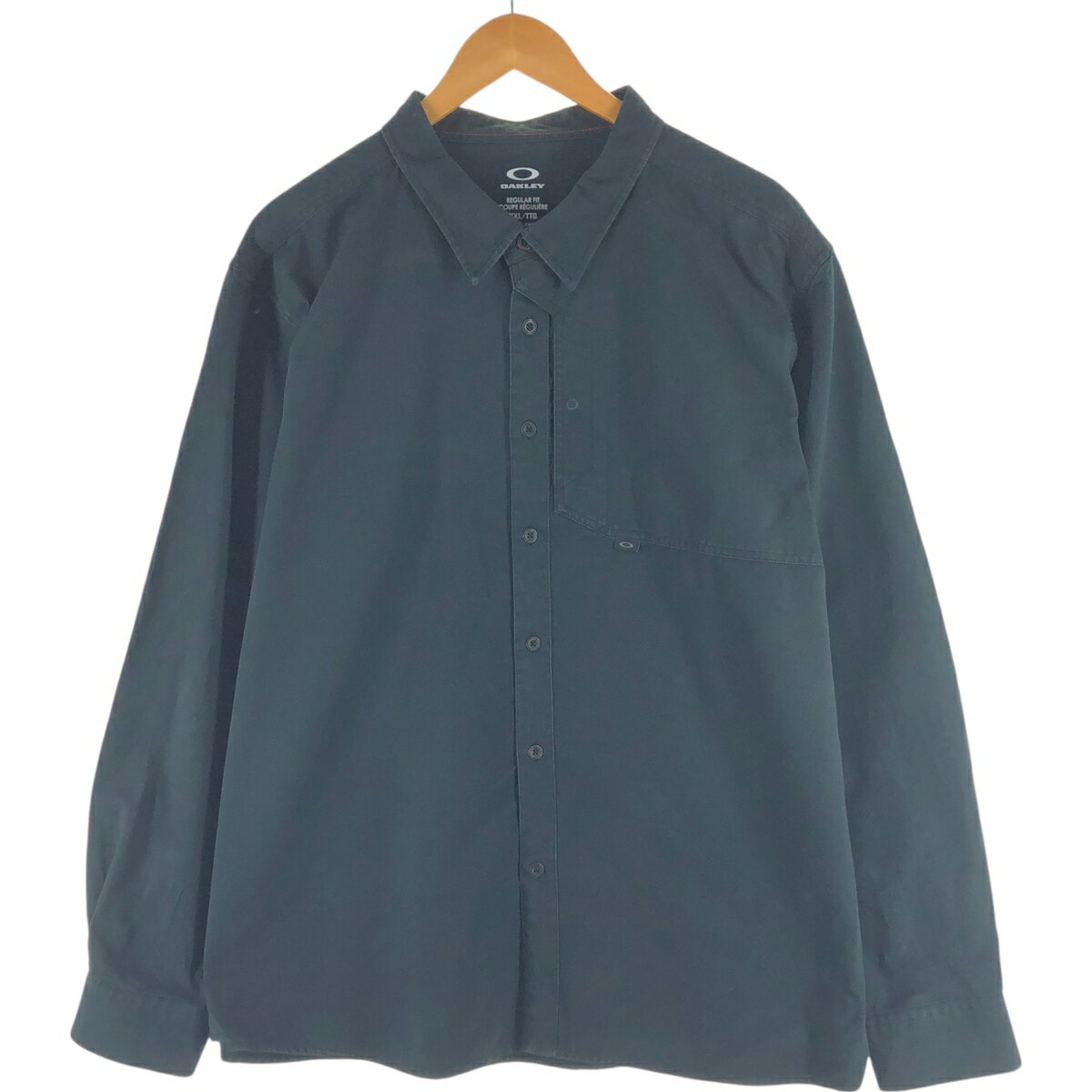 商品詳細 ブランド・OAKLEY・オークリー・ 特徴・長袖・レギュラーカラー・胸ポケット・ モデル/形状・REGULAR FIT・長袖 ポリコットンシャツ・ 素材・コットン:60%・ポリエステル:40%・ 色・ブラック系 黒色・ 柄・無地・ 生産国・中国製・ 年代 サイズ・表記サイズ:XXL・着丈:79cm・身幅:68.5cm・肩幅:54.5cm・袖丈:68cm・ コンディション・C・ カテゴリ・メンズ・トップス・長袖シャツ・無地・コットンシャツ・ 商品番号・eaa527797・ 取扱店・・ スタッフコメントOAKLEY REGULAR FIT 長袖 ポリコットンシャツ / 商品番号 eaa527797 USEDですので使用感などございますが、まだまだご愛用していただけます。 古着という事をご理解の上ご注文よろしくお願いします。 【状態追記】 ●後、腰に汚れ ●内側、右裾に擦れ※状態は当社独自の基準です。 表記サイズ着丈身幅肩幅袖丈 XXL(※着用感、表記サイズは目安です。)79cm68.5cm54.5cm68cm ※測定値の若干の誤差はご了承下さい。サイズガイドはこちら ブランドOAKLEYオークリー 特徴長袖 / レギュラーカラー / 胸ポケットモデル/形状REGULAR FIT / 長袖 ポリコットンシャツ素材コットン:60% / ポリエステル:40%色ブラック系 黒色柄無地生産国中国製年代-カテゴリ無地・コットンシャツ商品番号eaa527797取扱店　　 オークリーの他の商品を見る無地・コットンシャツの他の商品を見る