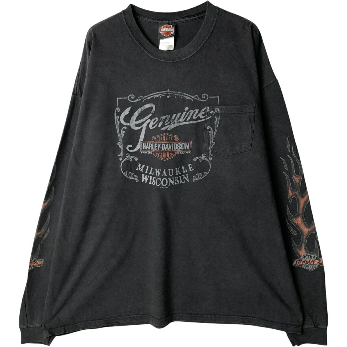 商品詳細 ブランド・Harley-Davidson・ハーレーダビッドソン・ 特徴・長袖・クルーネック(丸首)・両面プリント・ビッグサイズ・袖プリント・ モデル/形状・ロングTシャツ ロンT・ 素材・コットン:100%・ 色・ブラック系 黒色・ 柄・プリント・鷲柄 イーグル柄・ファイヤーパターン・ 生産国・USA製・ 年代 サイズ・表記サイズ:XXXL・着丈:76cm・身幅:60cm・肩幅:66cm・袖丈:68.5cm・ コンディション・C・ カテゴリ・メンズ・トップス・Tシャツ・長袖Tシャツ・ 商品番号・eaa529759・ 取扱店・ネットショップ・ スタッフコメントHarley-Davidson ロングTシャツ ロンT / 商品番号 eaa529759 USEDですので使用感などございますが、まだまだご愛用していただけます。 古着という事をご理解の上ご注文よろしくお願いします。 【状態追記】 ●前、左裾に汚れ ●後、左裾に穴※状態は当社独自の基準です。 表記サイズ着丈身幅肩幅袖丈 XXXL(※着用感、表記サイズは目安です。)76cm60cm66cm68.5cm ※測定値の若干の誤差はご了承下さい。サイズガイドはこちら ブランドHarley-Davidsonハーレーダビッドソン 特徴長袖 / クルーネック(丸首) / 両面プリント / ビッグサイズ / 袖プリント モデル/形状ロングTシャツ ロンT 素材コットン:100% 色ブラック系 黒色 柄プリント / 鷲柄 イーグル柄 / ファイヤーパターン 生産国USA製 年代- カテゴリ長袖Tシャツ 商品番号eaa529759 取扱店ネットショップ 　　 ハーレーダビッドソンの他の商品を見る長袖Tシャツの他の商品を見る