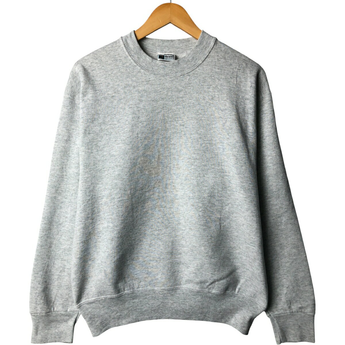 商品詳細 ブランド・PRO SPIRIT・プロスピリット・ 特徴・クルーネック(丸首)・長袖・ヴィンテージ・短丈 ショート丈・ モデル/形状・無地 ブランクスウェットシャツ トレーナー・ 素材・コットン:50%・ポリエステル:50%・ 色・グレー系 灰色・ 柄・無地・ 生産国・USA製・ 年代・90年代・ サイズ・表記サイズ:M・着丈:60cm・身幅:54cm・肩幅:52.5cm・袖丈:54cm・ コンディション・C・ カテゴリ・メンズ・トップス・スウェット・トレーナー・ 商品番号・eaa545051・ 取扱店・・ スタッフコメントPRO SPIRIT 無地 ブランクスウェットシャツ トレーナー / 商品番号 eaa545051 USEDですので使用感などございますが、まだまだご愛用していただけます。 古着という事をご理解の上ご注文よろしくお願いします。 【状態追記】 ●前、左襟ぐりに擦れ※状態は当社独自の基準です。 表記サイズ着丈身幅肩幅袖丈 M(※着用感、表記サイズは目安です。)60cm54cm52.5cm54cm ※測定値の若干の誤差はご了承下さい。サイズガイドはこちら ブランドPRO SPIRITプロスピリット 特徴クルーネック(丸首) / 長袖 / ヴィンテージ / 短丈 ショート丈モデル/形状無地 ブランクスウェットシャツ トレーナー素材コットン:50% / ポリエステル:50%色グレー系 灰色柄無地生産国USA製年代90年代カテゴリトレーナー商品番号eaa545051取扱店　　 プロスピリットの他の商品を見るトレーナーの他の商品を見る