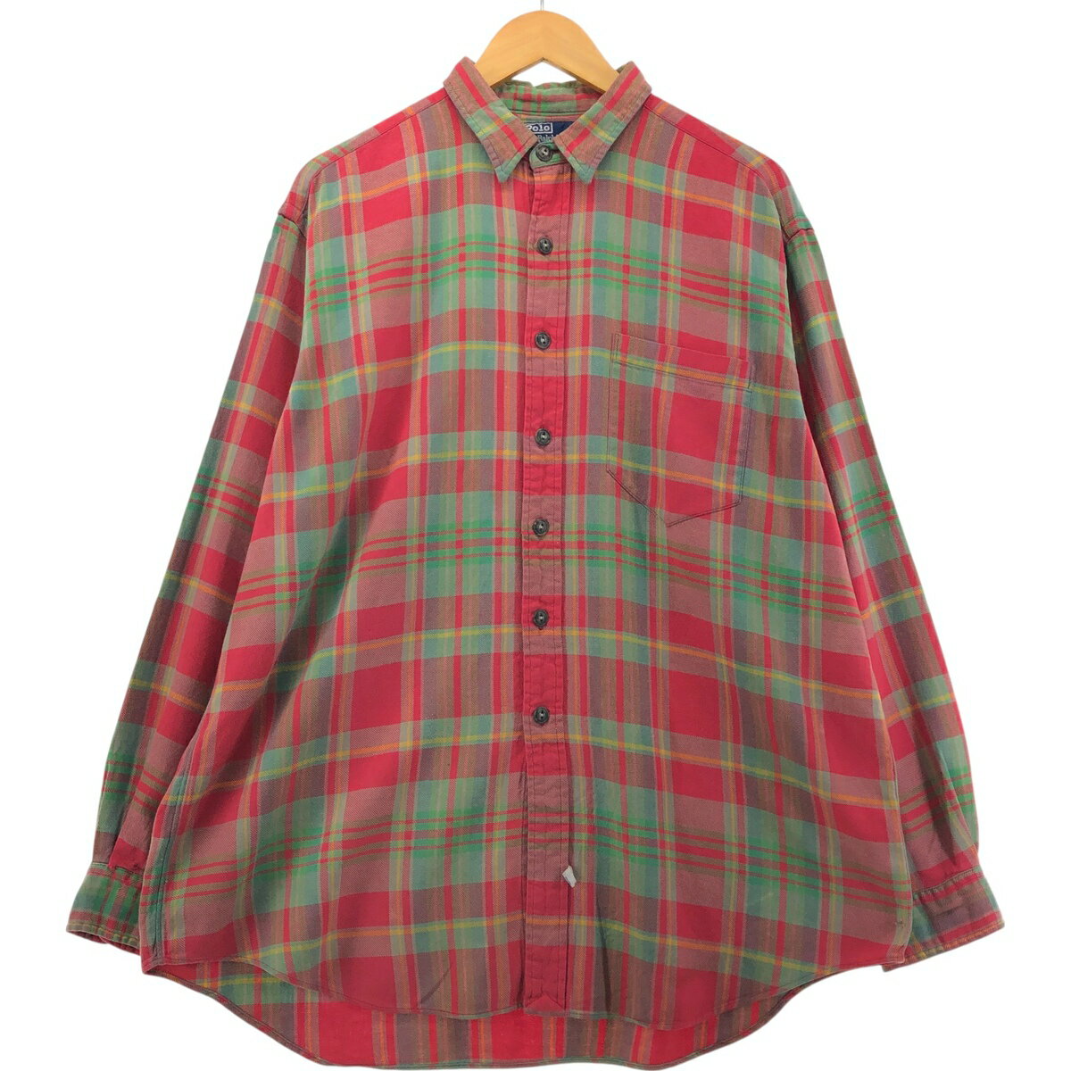 商品詳細 ブランド・Ralph Lauren・ラルフローレン・ 特徴・レギュラーカラー・長袖・ モデル/形状・POLO by Ralph Lauren・長袖 ライトネルチェックシャツ・ 素材・コットン:100%・ 色・レッド系 赤茶色・マルチカラー・ 柄・チェック柄・ 生産国・マレーシア製・ 年代 サイズ・表記サイズ:XL・着丈:83cm・身幅:66cm・肩幅:50.5cm・袖丈:62cm・ コンディション・C・ カテゴリ・メンズ・トップス・長袖シャツ・ 商品番号・eaa551068・ 取扱店・・ スタッフコメントRalph Lauren POLO by Ralph Lauren 長袖 ライトネルチェックシャツ / 商品番号 eaa551068 USEDですので使用感などございますが、まだまだご愛用していただけます。 古着という事をご理解の上ご注文よろしくお願いします。 【状態追記】 ●前、右胸・右腹部前立て近く・右裾前立て近く・左裾上部・左二の腕・左肘に汚れ ●前、左袖内側に汚れ ●前、右腕ぐり・左腹部に糸引き ●前、左裾端に穴 ●後、左腕ぐり近く・右二の腕・両肘・両前腕・両袖・腰中央上部・右腰に汚れ ●後、腰中央に擦れ ●後、右腰にほつれ ●後、左袖内側・裾内側右寄りに汚れ※状態は当社独自の基準です。 表記サイズ着丈身幅肩幅袖丈 XL(※着用感、表記サイズは目安です。)83cm66cm50.5cm62cm ※測定値の若干の誤差はご了承下さい。サイズガイドはこちら ブランドRalph Laurenラルフローレン 特徴レギュラーカラー / 長袖モデル/形状POLO by Ralph Lauren / 長袖 ライトネルチェックシャツ素材コットン:100%色レッド系 赤茶色 / マルチカラー柄チェック柄生産国マレーシア製年代-カテゴリライトネルシャツ商品番号eaa551068取扱店　　 ラルフローレンの他の商品を見るライトネルシャツの他の商品を見る