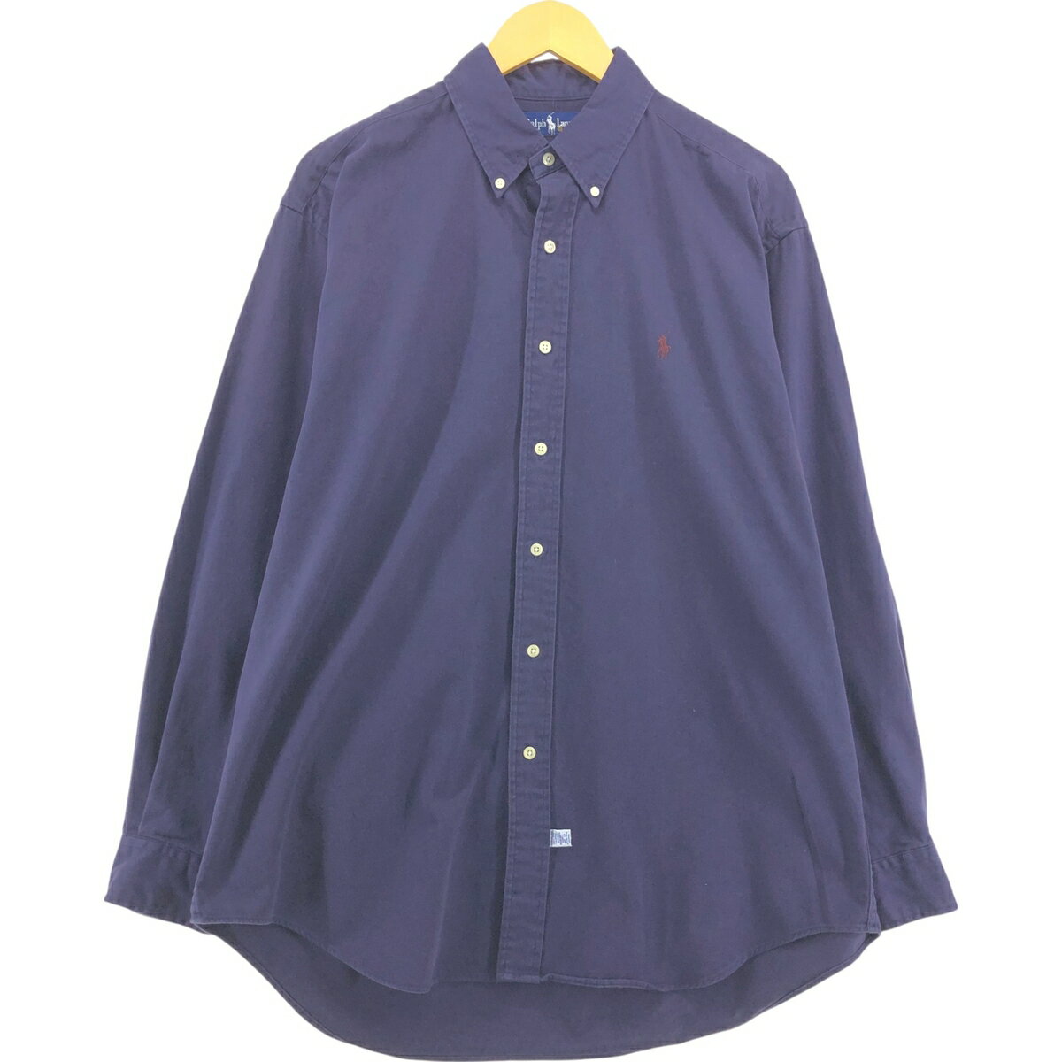 商品詳細 ブランド・Ralph Lauren・ラルフローレン・ 特徴・薄手・長袖・ボタンダウン・ モデル/形状・長袖 ボタンダウンシャツ・ 素材・コットン:100%・ 色・ネイビー系 紺色・ 柄・無地・ワンポイント・ 生産国・北マリアナ諸島製・ 年代 サイズ・メンズL・表記サイズ:L・着丈:84.5cm・身幅:68cm・肩幅:54.5cm・袖丈:62.5cm・ コンディション・C・ カテゴリ・メンズ・トップス・長袖シャツ・長袖ボタンダウンシャツ・ 商品番号・eaa554473・ 取扱店・・ スタッフコメントRalph Lauren 長袖 ボタンダウンシャツ / メンズL / 商品番号 eaa554473 USEDですので使用感などございますが、まだまだご愛用していただけます。 古着という事をご理解の上ご注文よろしくお願いします。 【状態追記】 ●前、前立て第2ボタンにリペア跡　左脇付近に汚れ ●内側、襟ぐりに汚れ※状態は当社独自の基準です。 着用感表記サイズ着丈身幅肩幅袖丈 メンズLL(※着用感、表記サイズは目安です。)84.5cm68cm54.5cm62.5cm ※測定値の若干の誤差はご了承下さい。サイズガイドはこちら ブランドRalph Laurenラルフローレン 特徴薄手 / 長袖 / ボタンダウンモデル/形状長袖 ボタンダウンシャツ素材コットン:100%色ネイビー系 紺色柄無地 / ワンポイント生産国北マリアナ諸島製年代-カテゴリ長袖ボタンダウンシャツ商品番号eaa554473取扱店　　 ラルフローレンの他の商品を見る長袖ボタンダウンシャツの他の商品を見る