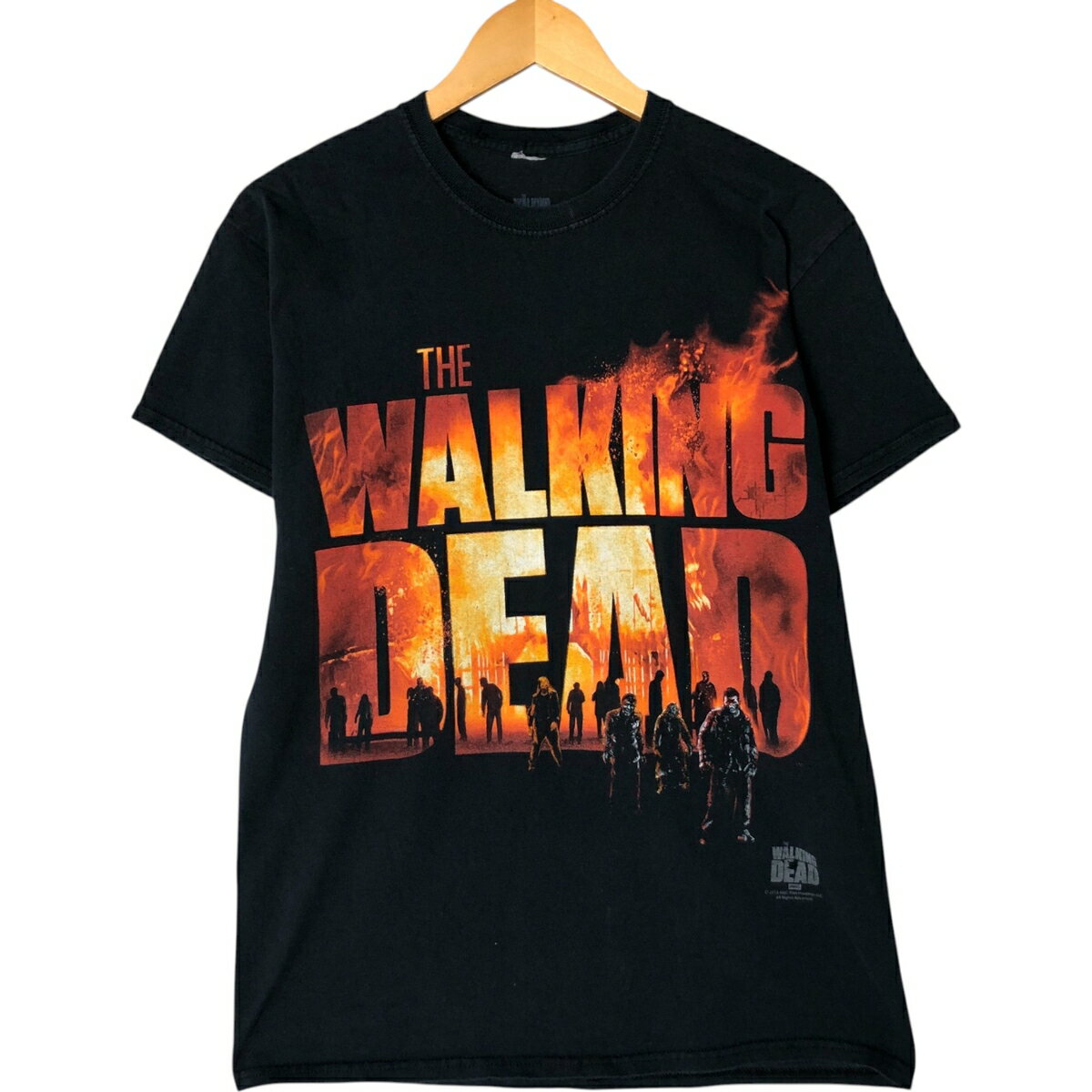 商品詳細 ブランド・UNKNOWN・ 特徴・クルーネック(丸首)・半袖・ モデル/形状・THE WALKING DEAD ウォーキング デッド・映画 ムービーTシャツ・ 素材・コットン:100%・ 色・ブラック系 黒色・ 柄・プリント・ 生産国・ホンジュラス製・ 年代 サイズ・メンズM・表記サイズ:M・着丈:69.5cm・身幅:48cm・肩幅:44.5cm・袖丈:14.5cm・ コンディション・C・ カテゴリ・メンズ・トップス・Tシャツ・ムービーTシャツ・ 商品番号・eaa556441・ 取扱店・・ スタッフコメントTHE WALKING DEAD ウォーキング デッド 映画 ムービーTシャツ / メンズM / 商品番号 eaa556441 USEDですので使用感などございますが、まだまだご愛用していただけます。 古着という事をご理解の上ご注文よろしくお願いします。 【状態追記】 ●前、右脇に破れ ●内、両脇に制汗剤残り ※状態は当社独自の基準です。 着用感表記サイズ着丈身幅肩幅袖丈 メンズMM(※着用感、表記サイズは目安です。)69.5cm48cm44.5cm14.5cm ※測定値の若干の誤差はご了承下さい。サイズガイドはこちら ブランドUNKNOWN 特徴クルーネック(丸首) / 半袖モデル/形状THE WALKING DEAD ウォーキング デッド / 映画 ムービーTシャツ素材コットン:100%色ブラック系 黒色柄プリント生産国ホンジュラス製年代-カテゴリ映画・ムービーTシャツ商品番号eaa556441取扱店　　 映画・ムービーTシャツの他の商品を見る