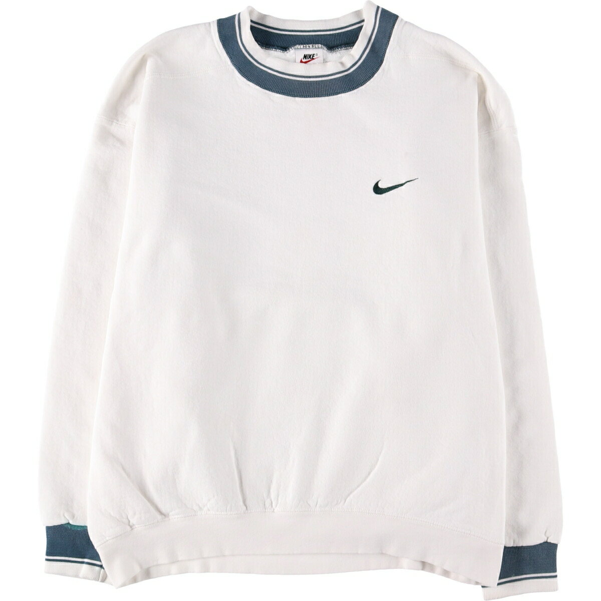 商品詳細 ブランド・NIKE・ナイキ・ 特徴・クルーネック(丸首)・長袖・ヴィンテージ・ラインリブ・ モデル/形状・ワンポイントロゴスウェットシャツ トレーナー・ 素材・コットン:95%・ポリエステル:5%・ 色・ホワイト系 白色・ 柄・無地・ワンポイント・ 生産国・USA製・ 年代・90年代・ サイズ・表記サイズ:L・着丈:65cm・身幅:61cm・肩幅:58cm・袖丈:54.5cm・ コンディション・C・ カテゴリ・メンズ・トップス・スウェット・トレーナー・ 商品番号・eaa557528・ 取扱店・・ スタッフコメントNIKE ワンポイントロゴスウェットシャツ トレーナー / 商品番号 eaa557528 USEDですので使用感などございますが、まだまだご愛用していただけます。 古着という事をご理解の上ご注文よろしくお願いします。 【状態追記】 ●前、襟ぐり・肩・両袖(内も)に汚れ　襟ぐり伸び ●後、襟ぐり・両袖(内も)に汚れ　腰に穴 ●内側、首元に汚れ※状態は当社独自の基準です。 表記サイズ着丈身幅肩幅袖丈 L(※着用感、表記サイズは目安です。)65cm61cm58cm54.5cm ※測定値の若干の誤差はご了承下さい。サイズガイドはこちら ブランドNIKEナイキ 特徴クルーネック(丸首) / 長袖 / ヴィンテージ / ラインリブモデル/形状ワンポイントロゴスウェットシャツ トレーナー素材コットン:95% / ポリエステル:5%色ホワイト系 白色柄無地 / ワンポイント生産国USA製年代90年代カテゴリトレーナー商品番号eaa557528取扱店　　 ナイキの他の商品を見るトレーナーの他の商品を見る