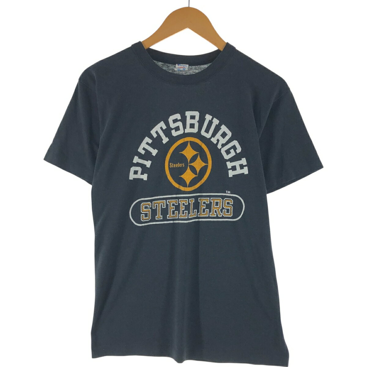 商品詳細 ブランド・Champion・チャンピオン・ 特徴・3連プリント・クルーネック(丸首)・ヴィンテージ・NFL PITTSBURGH STEELERS ピッツバーグスティーラーズ・シングルステッチ・ モデル/形状・トリコタグ・ロゴTシ...