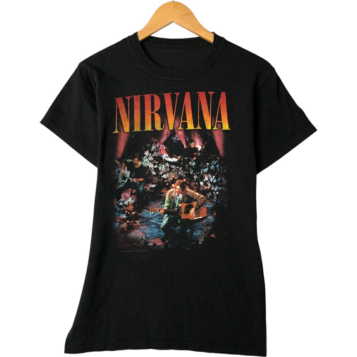 商品詳細 ブランド・UNKNOWN・ 特徴・クルーネック(丸首)・半袖・ロック・ モデル/形状・NIRVANA ニルヴァーナ・バンドTシャツ バンT・ 素材・不明・ 色・ブラック系 黒色・ 柄・プリント・ 生産国・不明・ 年代 サイズ・メンズS・表記サイズ:不明・着丈:59.5cm・身幅:43cm・肩幅:40cm・袖丈:15.5cm・ コンディション・C・ カテゴリ・メンズ・トップス・Tシャツ・バンドTシャツ・ 商品番号・eaa564681・ 取扱店・・ スタッフコメントNIRVANA ニルヴァーナ バンドTシャツ バンT / メンズS / 商品番号 eaa564681 USEDですので使用感などございますが、まだまだご愛用していただけます。 古着という事をご理解の上ご注文よろしくお願いします。 【状態追記】 ●前、右腹部に汚れ ●後、背中・腰に汚れ※状態は当社独自の基準です。 着用感表記サイズ着丈身幅肩幅袖丈 メンズS不明(サイズ表記不明ですが、計測値によりメンズS相当です。)59.5cm43cm40cm15.5cm ※測定値の若干の誤差はご了承下さい。サイズガイドはこちら ブランドUNKNOWN 特徴クルーネック(丸首) / 半袖 / ロックモデル/形状NIRVANA ニルヴァーナ / バンドTシャツ バンT素材不明色ブラック系 黒色柄プリント生産国不明年代-カテゴリバンドTシャツ商品番号eaa564681取扱店　　 バンドTシャツの他の商品を見る