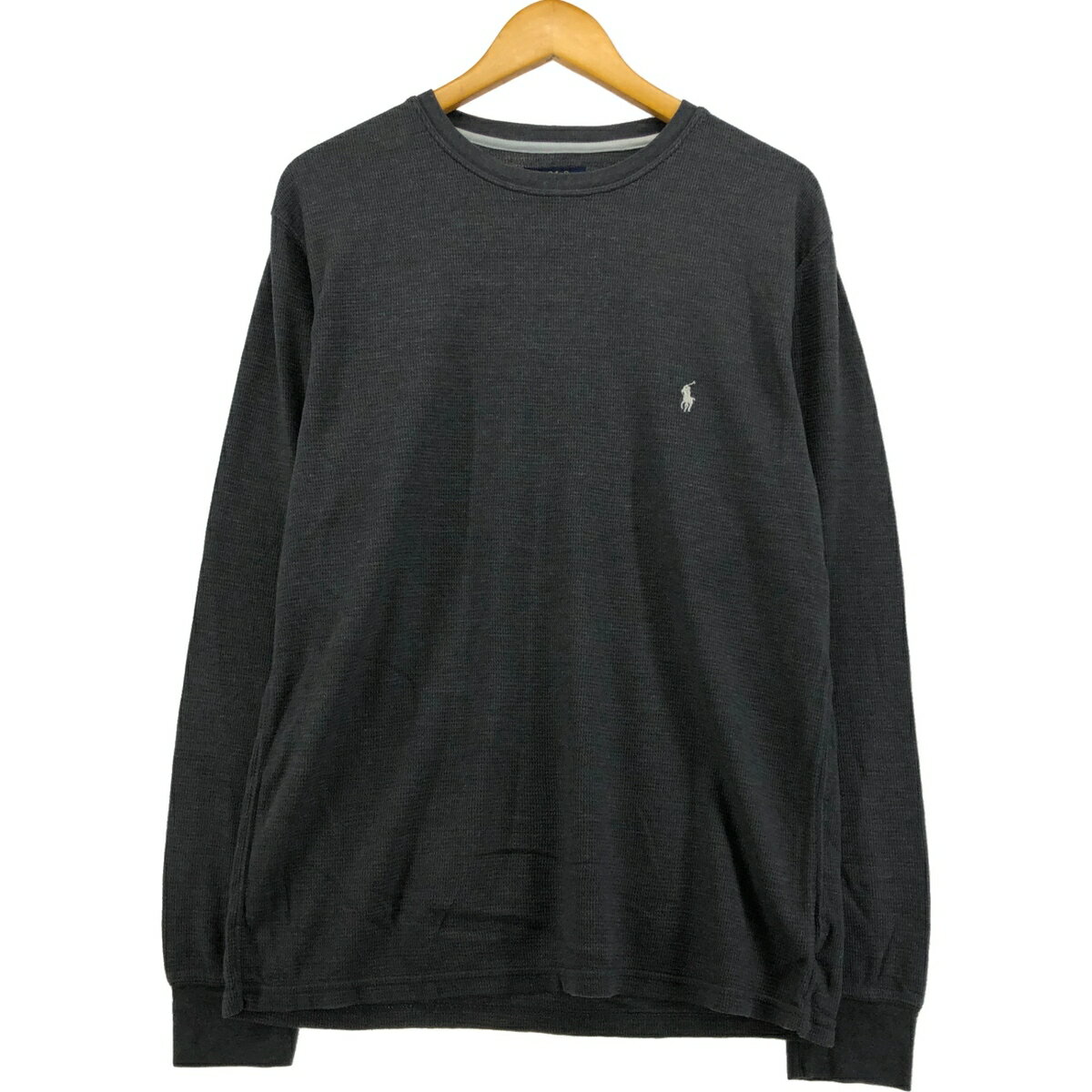 商品詳細 ブランド・Ralph Lauren・ラルフローレン・ 特徴・クルーネック(丸首)・長袖・ モデル/形状・POLO RALPH LAUREN SLEEPWEAR・サーマルロンT ワッフル・ 素材・コットン:60%・ポリエステル:40%・ 色・グレー系 灰色・ 柄・無地・ワンポイント・ 生産国・カンボジア製・ 年代 サイズ・表記サイズ:L・着丈:69cm・身幅:51.5cm・肩幅:45.5cm・袖丈:65.5cm・ コンディション・B・ カテゴリ・メンズ・トップス・Tシャツ・長袖Tシャツ・ 商品番号・eaa568651・ 取扱店・・ スタッフコメントRalph Lauren POLO RALPH LAUREN SLEEPWEAR サーマルロンT ワッフル / 商品番号 eaa568651 USEDですので使用感などございますが、まだまだご愛用していただけます。 古着という事をご理解の上ご注文よろしくお願いします。※状態は当社独自の基準です。 表記サイズ着丈身幅肩幅袖丈 L(※着用感、表記サイズは目安です。)69cm51.5cm45.5cm65.5cm ※測定値の若干の誤差はご了承下さい。サイズガイドはこちら ブランドRalph Laurenラルフローレン 特徴クルーネック(丸首) / 長袖モデル/形状POLO RALPH LAUREN SLEEPWEAR / サーマルロンT ワッフル素材コットン:60% / ポリエステル:40%色グレー系 灰色柄無地 / ワンポイント生産国カンボジア製年代-カテゴリ長袖Tシャツ商品番号eaa568651取扱店　　 ラルフローレンの他の商品を見る長袖Tシャツの他の商品を見る