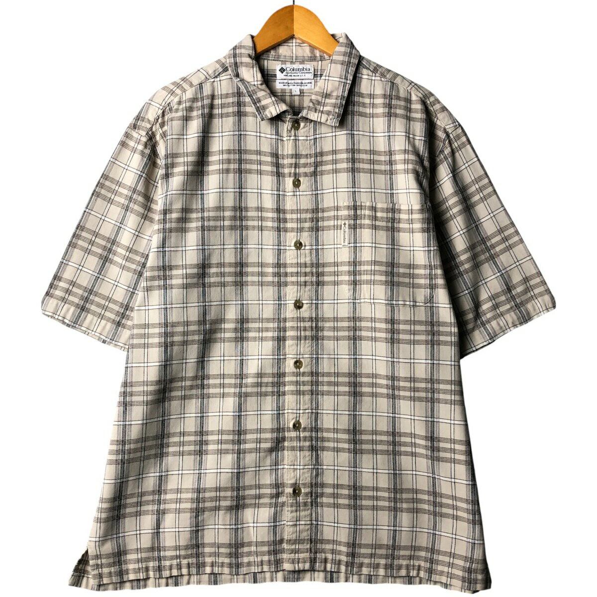 商品詳細 ブランド・Columbia・コロンビア・ 特徴・レギュラーカラー・半袖・ヴィンテージ・ボックスシャツ・ モデル/形状・半袖 コットン チェックシャツ・ 素材・コットン:100%・ 色・ベージュ系・ 柄・チェック柄・ 生産国・インド製・ 年代・90年代・ サイズ・表記サイズ:L・着丈:78cm・身幅:63cm・肩幅:53.5cm・袖丈:30.5cm・ コンディション・C・ カテゴリ・メンズ・トップス・半袖シャツ・その他半袖シャツ・ 商品番号・eaa568955・ 取扱店・・ スタッフコメントColumbia 半袖 コットン チェックシャツ / 商品番号 eaa568955 USEDですので使用感などございますが、まだまだご愛用していただけます。 古着という事をご理解の上ご注文よろしくお願いします。 【状態追記】 ●前、右袖・左腹部に汚れ ●後、腰・右裾に汚れ ●内側、首元に汚れ※状態は当社独自の基準です。 表記サイズ着丈身幅肩幅袖丈 L(※着用感、表記サイズは目安です。)78cm63cm53.5cm30.5cm ※測定値の若干の誤差はご了承下さい。サイズガイドはこちら ブランドColumbiaコロンビア 特徴レギュラーカラー / 半袖 / ヴィンテージ / ボックスシャツモデル/形状半袖 コットン チェックシャツ素材コットン:100%色ベージュ系柄チェック柄生産国インド製年代90年代カテゴリその他半袖シャツ商品番号eaa568955取扱店　　 コロンビアの他の商品を見るその他半袖シャツの他の商品を見る