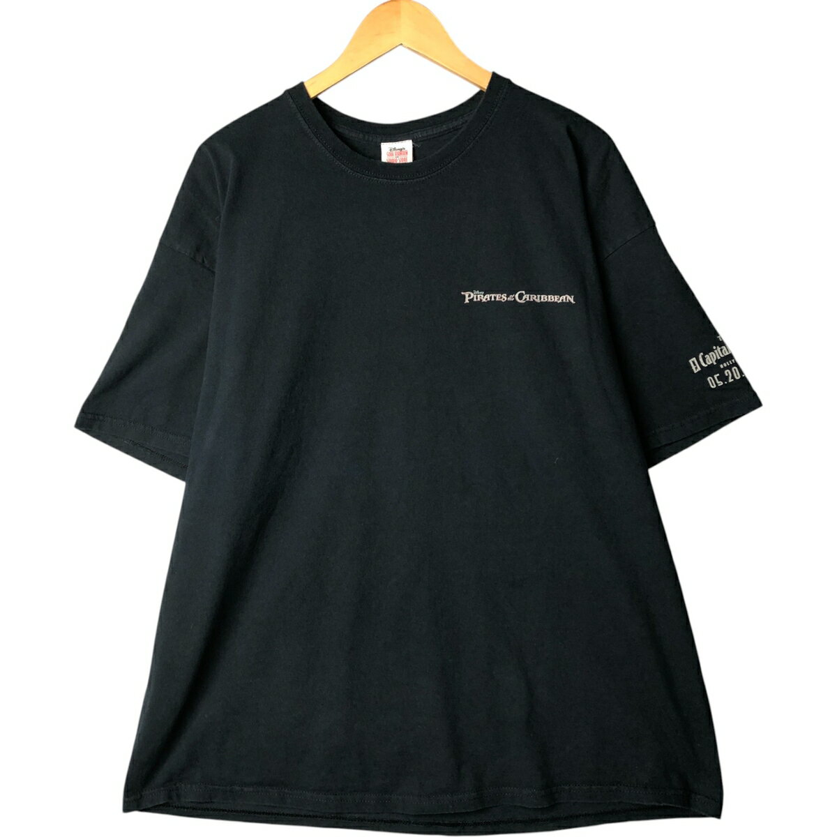 商品詳細 ブランド・Disney's・ 特徴・クルーネック(丸首)・半袖・両面プリント・袖プリント・ モデル/形状・Pirates of the Caribbean パイレーツオブカリビアン・映画 ムービーTシャツ・ 素材・コットン:100%・ 色・ブラック系 黒色・ 柄・プリント・ 生産国・ハイチ製・ 年代 サイズ・表記サイズ:2XL・着丈:73.5cm・身幅:64cm・肩幅:61.5cm・袖丈:22cm・ コンディション・C・ カテゴリ・メンズ・トップス・Tシャツ・ムービーTシャツ・ 商品番号・eaa574649・ 取扱店・・ スタッフコメントDisney's Pirates of the Caribbean パイレーツオブカリビアン 映画 ムービーTシャツ / 商品番号 eaa574649 USEDですので使用感などございますが、まだまだご愛用していただけます。 古着という事をご理解の上ご注文よろしくお願いします。 【状態追記】 ●前、右裾に糸抜け ※状態は当社独自の基準です。 表記サイズ着丈身幅肩幅袖丈 2XL(※着用感、表記サイズは目安です。)73.5cm64cm61.5cm22cm ※測定値の若干の誤差はご了承下さい。サイズガイドはこちら ブランドDisney's 特徴クルーネック(丸首) / 半袖 / 両面プリント / 袖プリントモデル/形状Pirates of the Caribbean パイレーツオブカリビアン / 映画 ムービーTシャツ素材コットン:100%色ブラック系 黒色柄プリント生産国ハイチ製年代-カテゴリ映画・ムービーTシャツ商品番号eaa574649取扱店　　 Disney'sの他の商品を見る映画・ムービーTシャツの他の商品を見る