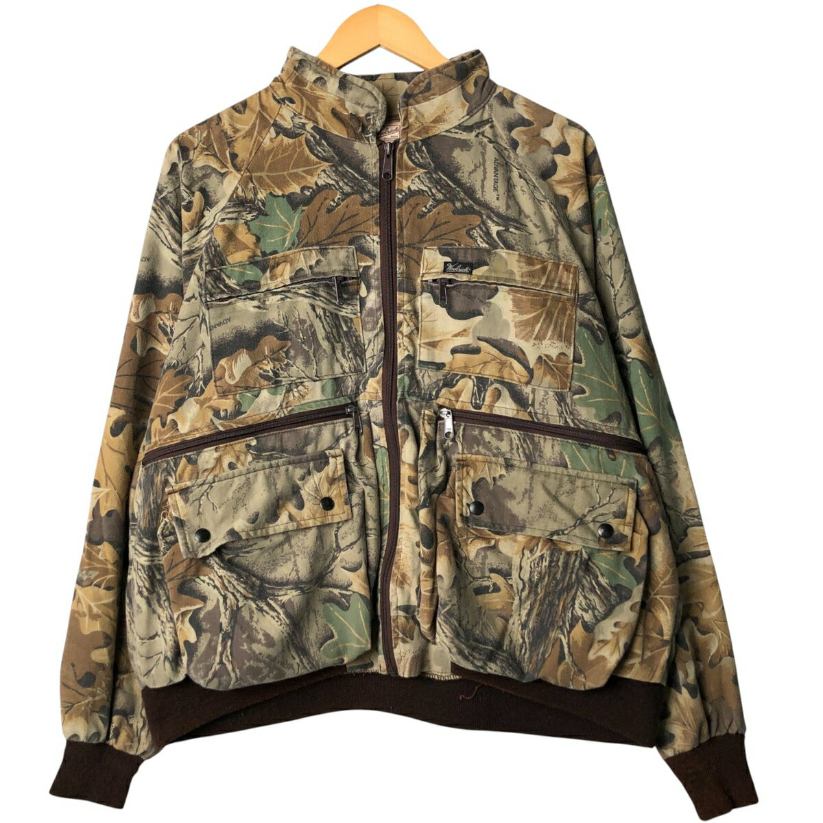 商品詳細 ブランド・WOOLRICH・ウールリッチ・ 特徴・薄手・フルジップ・フード収納型・ゲームポケット・カートリッジホルダー・ モデル/形状・ハンティングジャケット・ 素材・ポリエステル:65%・コットン:35%・ 色・カーキ系・マルチカラー・ 柄・迷彩柄・リアルツリーカモ・ 生産国・メキシコ製・ 年代・00年代・ サイズ・表記サイズ:XL・着丈:64cm・身幅:68cm・裄丈:93.5cm・袖丈(脇下計測):59.5cm・ コンディション・C・ カテゴリ・メンズ・アウター・ジャケット・ハンティングジャケット・ 商品番号・eaa575994・ 取扱店・・ スタッフコメントWOOLRICH ハンティングジャケット / 商品番号 eaa575994 USEDですので使用感などございますが、まだまだご愛用していただけます。 古着という事をご理解の上ご注文よろしくお願いします。 【状態追記】 ●全体的に毛玉・毛羽立ちあり ●前、右裾・左袖先に汚れ ●後、右裾・左袖先に汚れ ●内側、左右腕全体・左右裾に汚れ※状態は当社独自の基準です。 表記サイズ着丈身幅裄丈袖丈(脇下計測) XL(※着用感、表記サイズは目安です。)64cm68cm93.5cm59.5cm ※測定値の若干の誤差はご了承下さい。サイズガイドはこちら ブランドWOOLRICHウールリッチ 特徴薄手 / フルジップ / フード収納型 / ゲームポケット / カートリッジホルダーモデル/形状ハンティングジャケット素材ポリエステル:65% / コットン:35%色カーキ系 / マルチカラー柄迷彩柄 / リアルツリーカモ生産国メキシコ製年代00年代カテゴリハンティングジャケット商品番号eaa575994取扱店　　 ウールリッチの他の商品を見るハンティングジャケットの他の商品を見る