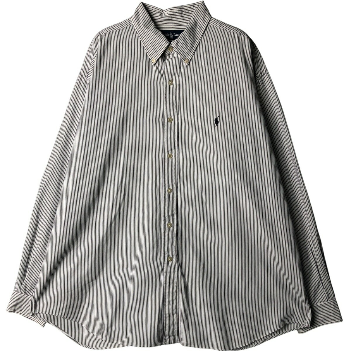 商品詳細 ブランド・Ralph Lauren・ラルフローレン・ 特徴・長袖・ボタンダウン・ モデル/形状・BLAKE・長袖 ボタンダウンストライプシャツ・ 素材・コットン:100%・ 色・ホワイト系 白色・ブラック系 黒色・ 柄・ストライプ柄・ワンポイント・ 生産国・インドネシア製・ 年代 サイズ・メンズXL・表記サイズ:XL・着丈:84.5cm・身幅:73cm・肩幅:55.5cm・袖丈:62.5cm・ コンディション・C・ カテゴリ・メンズ・トップス・長袖シャツ・長袖ボタンダウンシャツ・ 商品番号・eaa578356・ 取扱店・・ スタッフコメントRalph Lauren BLAKE 長袖 ボタンダウンストライプシャツ / メンズXL / 商品番号 eaa578356 USEDですので使用感などございますが、まだまだご愛用していただけます。 古着という事をご理解の上ご注文よろしくお願いします。 【状態追記】 ●前後、両袖先に擦れ※状態は当社独自の基準です。 着用感表記サイズ着丈身幅肩幅袖丈 メンズXLXL(※着用感、表記サイズは目安です。)84.5cm73cm55.5cm62.5cm ※測定値の若干の誤差はご了承下さい。サイズガイドはこちら ブランドRalph Laurenラルフローレン 特徴長袖 / ボタンダウンモデル/形状BLAKE / 長袖 ボタンダウンストライプシャツ素材コットン:100%色ホワイト系 白色 / ブラック系 黒色柄ストライプ柄 / ワンポイント生産国インドネシア製年代-カテゴリ長袖ボタンダウンシャツ商品番号eaa578356取扱店　　 ラルフローレンの他の商品を見る長袖ボタンダウンシャツの他の商品を見る