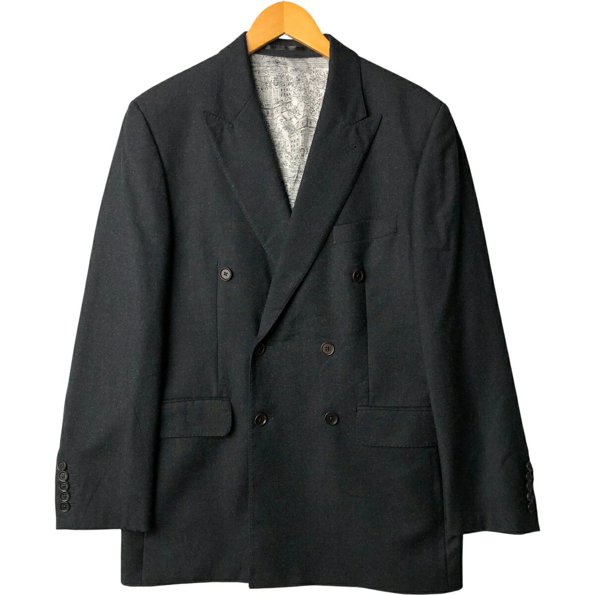 商品詳細 ブランド・Austin Reed・ 特徴・薄手・サイドベンツ・ピークドラペル・総裏・肩パットあり・ モデル/形状・ウールテーラードジャケット・ 素材・ウール:100%・ 色・チャコール・ 柄・無地・ 生産国・不明・ 年代 サイズ・メンズL・表記サイズ:40R・着丈:79.5cm・身幅:54cm・肩幅:48cm・袖丈:66cm・ラペル幅:10cm・ コンディション・C・ カテゴリ・メンズ・アウター・ジャケット・テーラードジャケット・ 商品番号・eaa584401・ 取扱店・・ スタッフコメント品質表示タグ未記載の為、生産国が不明でございます。Austin Reed ウールテーラードジャケット / メンズL / 商品番号 eaa584401 USEDですので使用感などございますが、まだまだご愛用していただけます。 古着という事をご理解の上ご注文よろしくお願いします。 【状態追記】 ●前、左胸に穴 ●後、右腕に裂け ●後内側、襟に穴※状態は当社独自の基準です。 着用感表記サイズ着丈身幅肩幅袖丈ラペル幅 メンズL40R(サイズ表記40Rですが、計測値&着用感でメンズL相当です)79.5cm54cm48cm66cm10cm ※測定値の若干の誤差はご了承下さい。サイズガイドはこちら ブランドAustin Reed 特徴薄手 / サイドベンツ / ピークドラペル / 総裏 / 肩パットありモデル/形状ウールテーラードジャケット素材ウール:100%色チャコール柄無地生産国不明年代-カテゴリテーラードジャケット・ブレザー商品番号eaa584401取扱店　　 品質表示タグ未記載の為、生産国が不明でございます。Austin Reedの他の商品を見るテーラードジャケット・ブレザーの他の商品を見る