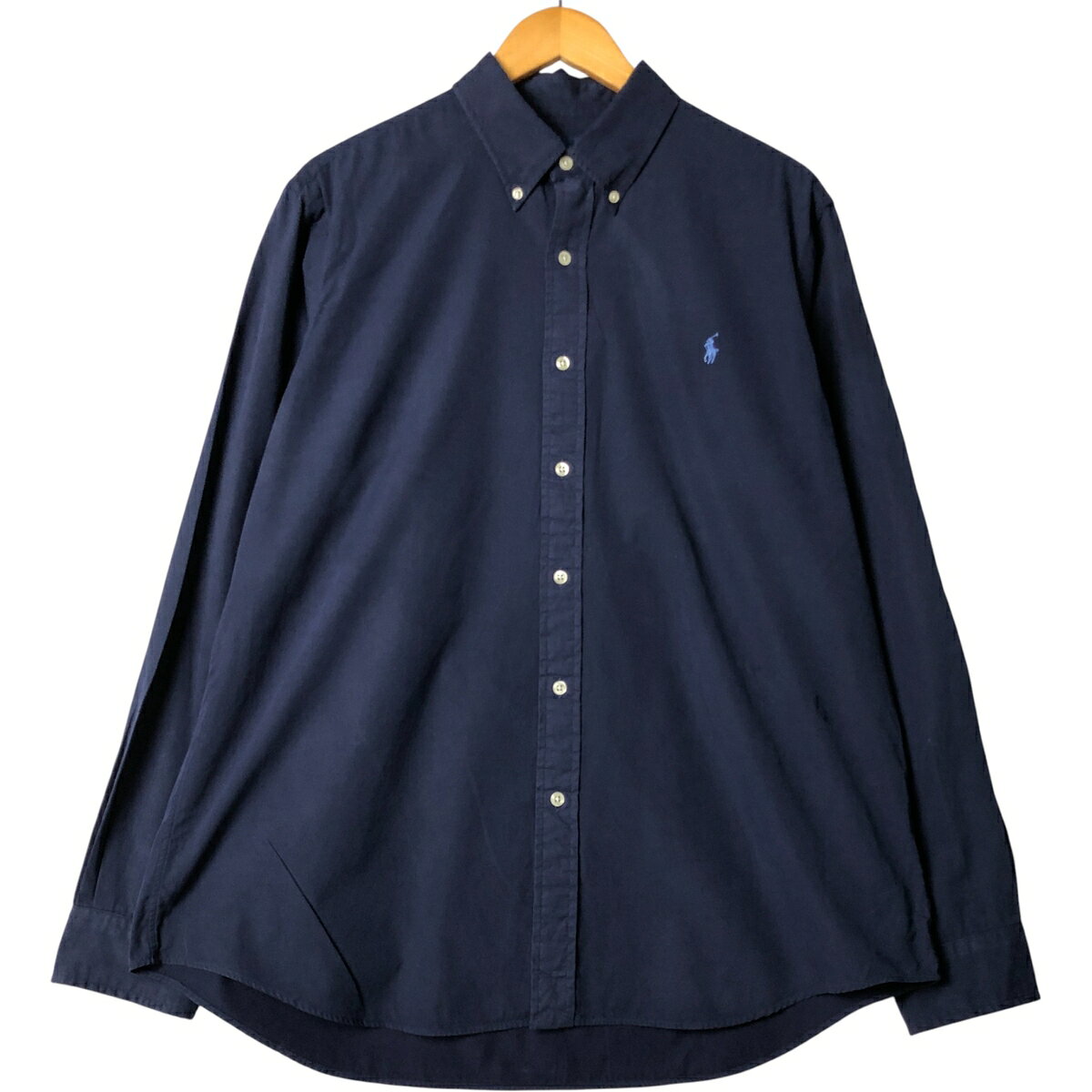 商品詳細 ブランド・Ralph Lauren・ラルフローレン・ 特徴・薄手・長袖・ボタンダウン・ モデル/形状・長袖 ボタンダウンシャツ・ 素材・コットン:100%・ 色・ネイビー系 紺色・ 柄・無地・ワンポイント・ 生産国・フィリピン製・ 年代 サイズ・メンズXL・表記サイズ:XL TG・着丈:79.5cm・身幅:63cm・肩幅:48.5cm・袖丈:65cm・ コンディション・C・ カテゴリ・メンズ・トップス・長袖シャツ・長袖ボタンダウンシャツ・ 商品番号・eaa586806・ 取扱店・・ スタッフコメントRalph Lauren 長袖 ボタンダウンシャツ / メンズXL / 商品番号 eaa586806 USEDですので使用感などございますが、まだまだご愛用していただけます。 古着という事をご理解の上ご注文よろしくお願いします。 【状態追記】 ●前、左腹部に擦り切れ ●後、右肩に汚れ※状態は当社独自の基準です。 着用感表記サイズ着丈身幅肩幅袖丈 メンズXLXL TG(※着用感、表記サイズは目安です。)79.5cm63cm48.5cm65cm ※測定値の若干の誤差はご了承下さい。サイズガイドはこちら ブランドRalph Laurenラルフローレン 特徴薄手 / 長袖 / ボタンダウンモデル/形状長袖 ボタンダウンシャツ素材コットン:100%色ネイビー系 紺色柄無地 / ワンポイント生産国フィリピン製年代-カテゴリ長袖ボタンダウンシャツ商品番号eaa586806取扱店　　 ラルフローレンの他の商品を見る長袖ボタンダウンシャツの他の商品を見る