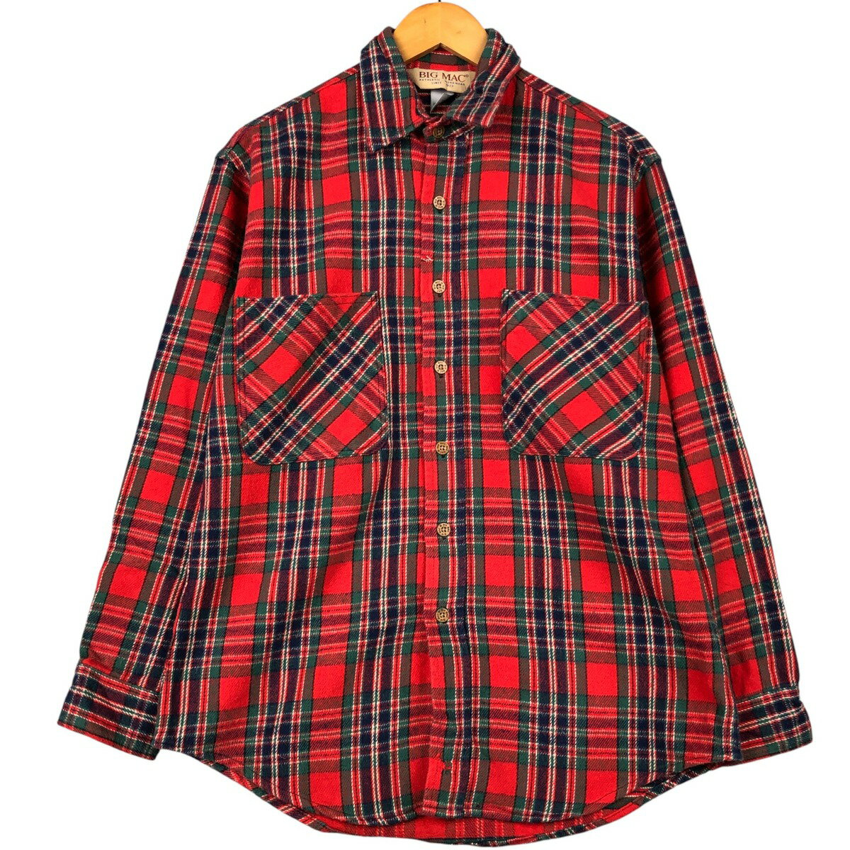 商品詳細 ブランド・J.C.Penney・ジェイシーペニー・ 特徴・厚手・レギュラーカラー・長袖・ヴィンテージ・ モデル/形状・BIG MAC ビッグマック・長袖 フランネルチェックシャツ・ 素材・コットン:100%・ 色・レッド系 赤色・マルチカラー・ 柄・チェック柄・ 生産国・USA製・ 年代・80年代・ サイズ・表記サイズ:M・着丈:77cm・身幅:55.5cm・肩幅:47cm・袖丈:57cm・ コンディション・C・ カテゴリ・メンズ・トップス・長袖シャツ・ネルシャツ・ 商品番号・eaa587760・ 取扱店・・ スタッフコメントJ.C.Penney BIG MAC ビッグマック 長袖 フランネルチェックシャツ / 商品番号 eaa587760 USEDですので使用感などございますが、まだまだご愛用していただけます。 古着という事をご理解の上ご注文よろしくお願いします。 【状態追記】 ●襟芯折れ ●前、第三ボタン付近に裂け ●後、左腕に擦れ・リペア跡※状態は当社独自の基準です。 表記サイズ着丈身幅肩幅袖丈 M(※着用感、表記サイズは目安です。)77cm55.5cm47cm57cm ※測定値の若干の誤差はご了承下さい。サイズガイドはこちら ブランドJ.C.Penneyジェイシーペニー 特徴厚手 / レギュラーカラー / 長袖 / ヴィンテージモデル/形状BIG MAC ビッグマック / 長袖 フランネルチェックシャツ素材コットン:100%色レッド系 赤色 / マルチカラー柄チェック柄生産国USA製年代80年代カテゴリネルシャツ商品番号eaa587760取扱店　　 ジェイシーペニーの他の商品を見るネルシャツの他の商品を見る