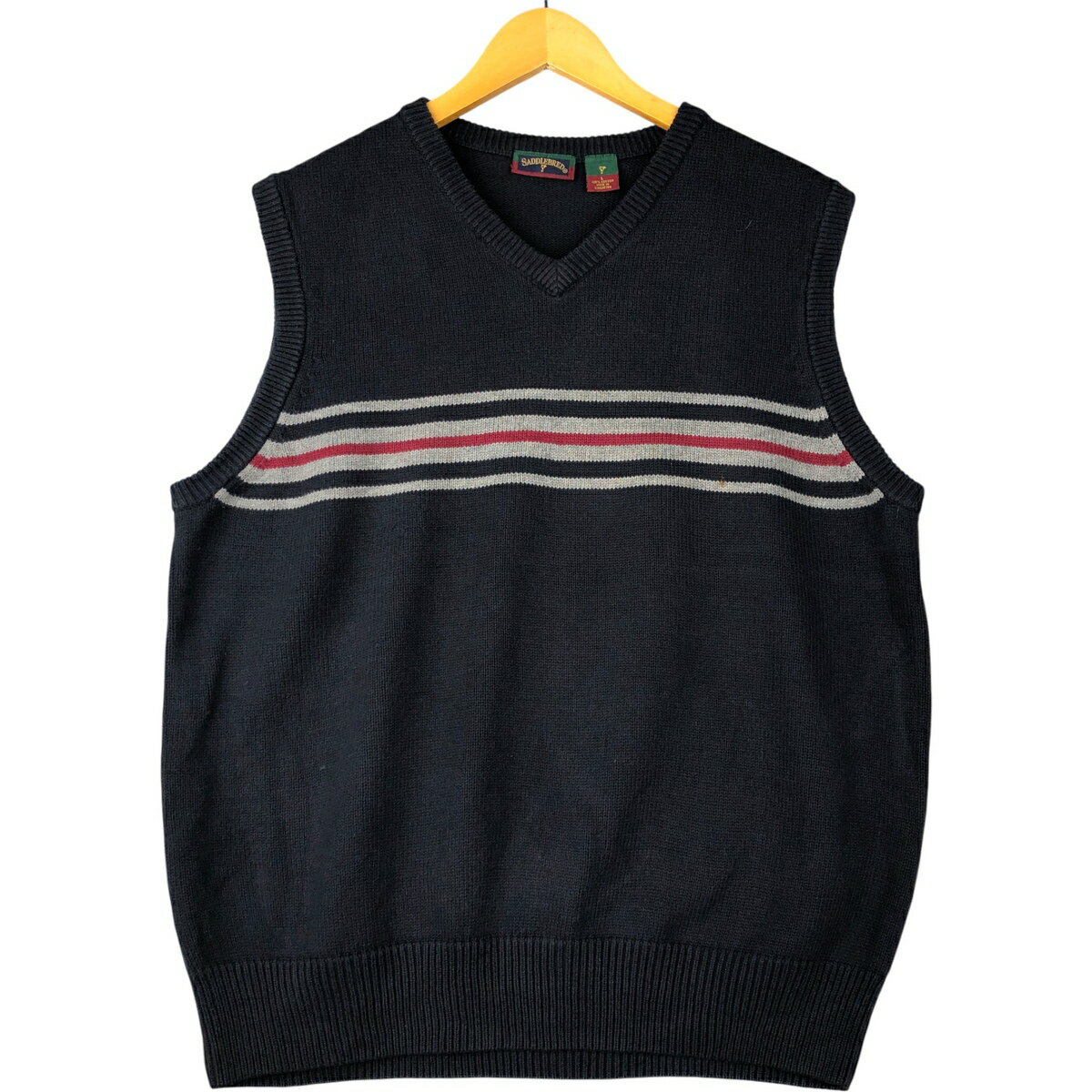 商品詳細 ブランド・SADDLEBRED・ 特徴・薄手・Vネック・ モデル/形状・Vネック コットンニットベスト・ 素材・コットン:100%・ 色・ネイビー系 紺色・ワインレッド・グレー系 灰色・ 柄・無地・ライン入り・ 生産国・シンガポール製・ 年代 サイズ・表記サイズ:L・着丈:66.5cm・身幅:57cm・肩幅:45cm・ コンディション・C・ カテゴリ・メンズ・トップス・ベスト・ニットベスト・ 商品番号・eaa591601・ 取扱店・・ スタッフコメントSADDLEBRED Vネック コットンニットベスト / 商品番号 eaa591601 USEDですので使用感などございますが、まだまだご愛用していただけます。 古着という事をご理解の上ご注文よろしくお願いします。 【状態追記】 ●前、左胸・胸中央下部に汚れ※状態は当社独自の基準です。 表記サイズ着丈身幅肩幅 L(※着用感、表記サイズは目安です。)66.5cm57cm45cm ※測定値の若干の誤差はご了承下さい。サイズガイドはこちら ブランドSADDLEBRED 特徴薄手 / Vネックモデル/形状Vネック コットンニットベスト素材コットン:100%色ネイビー系 紺色 / ワインレッド / グレー系 灰色柄無地 / ライン入り生産国シンガポール製年代-カテゴリニットベスト商品番号eaa591601取扱店　　 SADDLEBREDの他の商品を見るニットベストの他の商品を見る