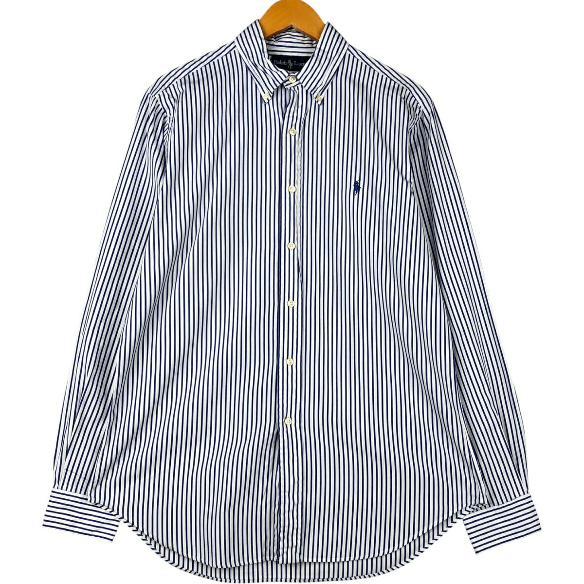 商品詳細 ブランド・Ralph Lauren・ラルフローレン・ 特徴・薄手・長袖・ボタンダウン・ モデル/形状・CLASSIC FIT クラシックフィット・長袖 ボタンダウンストライプシャツ・ 素材・コットン:100%・ 色・ホワイト系 白色・ブルー系 青色・ 柄・ストライプ柄・ワンポイント・ 生産国・香港製・ 年代 サイズ・表記サイズ:15 1/2 M・着丈:81cm・身幅:60.5cm・肩幅:47.5cm・袖丈:67cm・ コンディション・B・ カテゴリ・メンズ・トップス・長袖シャツ・長袖ボタンダウンシャツ・ 商品番号・eaa591763・ 取扱店・・ スタッフコメントRalph Lauren CLASSIC FIT クラシックフィット 長袖 ボタンダウンストライプシャツ / 商品番号 eaa591763 USEDですので使用感などございますが、まだまだご愛用していただけます。 古着という事をご理解の上ご注文よろしくお願いします。※状態は当社独自の基準です。 表記サイズ着丈身幅肩幅袖丈 15 1/2 M(※着用感、表記サイズは目安です。)81cm60.5cm47.5cm67cm ※測定値の若干の誤差はご了承下さい。サイズガイドはこちら ブランドRalph Laurenラルフローレン 特徴薄手 / 長袖 / ボタンダウンモデル/形状CLASSIC FIT クラシックフィット / 長袖 ボタンダウンストライプシャツ素材コットン:100%色ホワイト系 白色 / ブルー系 青色柄ストライプ柄 / ワンポイント生産国香港製年代-カテゴリ長袖ボタンダウンシャツ商品番号eaa591763取扱店　　 ラルフローレンの他の商品を見る長袖ボタンダウンシャツの他の商品を見る