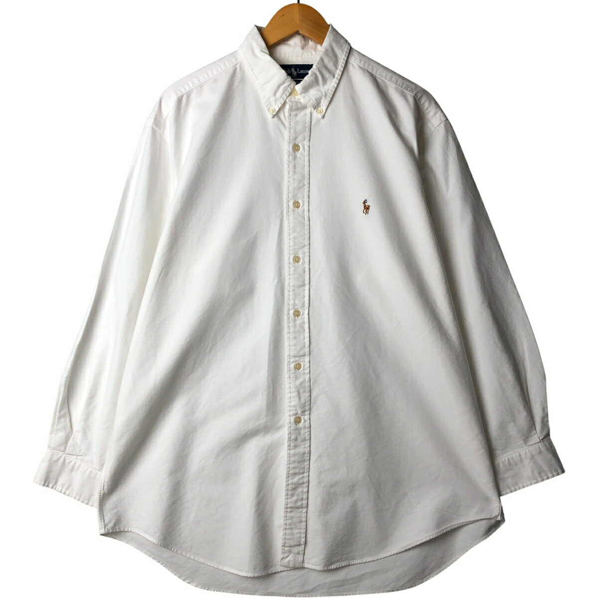 商品詳細 ブランド・Ralph Lauren・ラルフローレン・ 特徴・薄手・長袖・ボタンダウン・オックスフォード・ モデル/形状・YARMOUTH・長袖 ボタンダウンシャツ・ 素材・コットン:100%・ 色・ホワイト系 白色・ 柄・無地・ワンポイント・刺繍・ 生産国・フィリピン製・ 年代 サイズ・メンズXL・表記サイズ:17-34・着丈:86.5cm・身幅:71cm・肩幅:54.5cm・袖丈:58.5cm・ コンディション・C・ カテゴリ・メンズ・トップス・長袖シャツ・長袖ボタンダウンシャツ・ 商品番号・eaa592526・ 取扱店・・ スタッフコメントRalph Lauren YARMOUTH 長袖 ボタンダウンシャツ / メンズXL / 商品番号 eaa592526 USEDですので使用感などございますが、まだまだご愛用していただけます。 古着という事をご理解の上ご注文よろしくお願いします。 【状態追記】 ●前、左腕に汚れ ●前、左腹部に擦れ ●後、右肩に汚れ ●後内側、襟全体に汚れ ●後内側、裾全体に汚れ※状態は当社独自の基準です。 着用感表記サイズ着丈身幅肩幅袖丈 メンズXL17-34(サイズ表記17-34ですが、計測値&着用感でメンズXL相当です)86.5cm71cm54.5cm58.5cm ※測定値の若干の誤差はご了承下さい。サイズガイドはこちら ブランドRalph Laurenラルフローレン 特徴薄手 / 長袖 / ボタンダウン / オックスフォードモデル/形状YARMOUTH / 長袖 ボタンダウンシャツ素材コットン:100%色ホワイト系 白色柄無地 / ワンポイント / 刺繍生産国フィリピン製年代-カテゴリ長袖ボタンダウンシャツ商品番号eaa592526取扱店　　 ラルフローレンの他の商品を見る長袖ボタンダウンシャツの他の商品を見る