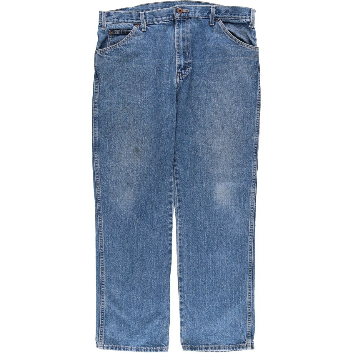 商品詳細 ブランド・Dickies・ディッキーズ・ 特徴・ジッパーフライ・ モデル/形状・REGULAR・テーパードデニムパンツ・ 素材・コットン:100%・ 色・ブルー系 青色・ 柄・無地・ロゴパッチ・ 生産国・メキシコ製・ 年代 サイズ・メンズw37・表記サイズ:36×30・ウエスト:96cm・股上:30.5cm・股下:73cm・もも周り:62cm・裾周り:44cm・ コンディション・C・ カテゴリ・メンズ・ボトムス・デニムパンツ・スリム・テーパードデニムパンツ・ 商品番号・eaa592960・ 取扱店・・ スタッフコメントDickies REGULAR テーパードデニムパンツ / メンズw37 / 商品番号 eaa592960 USEDデニムですので使用感、擦れ、色落ちなどございますが、まだまだご愛用していただけます。 古着という事をご理解の上ご注文よろしくお願いします。 【状態追記】 ●前、下腹部・両腿に汚れ ●後、1番右端のベルトループにリペア跡　左ヒップ・左腿に汚れ　左ふくらはぎに擦れ※状態は当社独自の基準です。 着用感表記サイズウエスト股上股下もも周り裾周り メンズw3736×30(サイズ表記36×30ですが、計測値&着用感でメンズw37相当です)96cm30.5cm73cm62cm44cm ※測定値の若干の誤差はご了承下さい。サイズガイドはこちら ブランドDickiesディッキーズ 特徴ジッパーフライモデル/形状REGULAR / テーパードデニムパンツ素材コットン:100%色ブルー系 青色柄無地 / ロゴパッチ生産国メキシコ製年代-カテゴリスリム・テーパードデニムパンツ商品番号eaa592960取扱店　　 ディッキーズの他の商品を見るスリム・テーパードデニムパンツの他の商品を見る