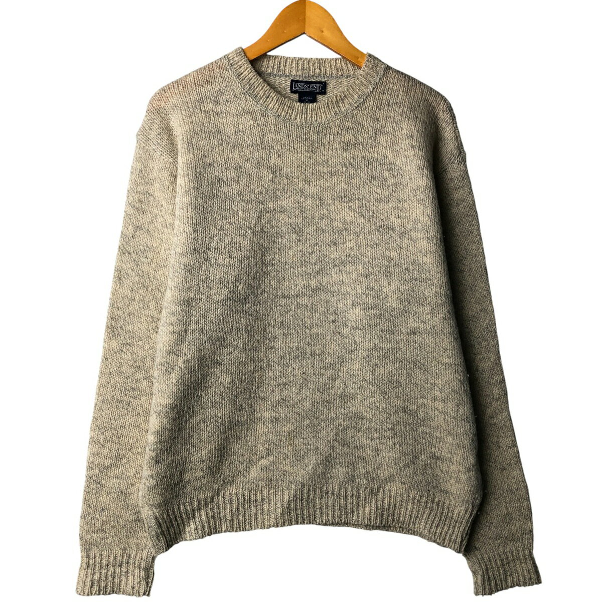 商品詳細 ブランド・LANDS' END・ランズエンド・ 特徴・長袖・クルーネック(丸首)・ヴィンテージ・ モデル/形状・ウールニットセーター・ 素材・ウール:85%・ナイロン:15%・ 色・クリーム色・ 柄・無地・ 生産国・USA製・ 年代・90年代・ サイズ・表記サイズ:M 38-40・着丈:64cm・身幅:59cm・肩幅:51cm・袖丈:63cm・ コンディション・C・ カテゴリ・メンズ・トップス・セーター・クルーネックセーター・ 商品番号・eaa593434・ 取扱店・・ スタッフコメント写真と実物とでは色味が異なる恐れがございます。LANDS' END ウールニットセーター / 商品番号 eaa593434 USEDですので使用感などございますが、まだまだご愛用していただけます。 古着という事をご理解の上ご注文よろしくお願いします。 【状態追記】 ●前、腹部中央・左右腕に汚れ ●後、左腰・右腕に汚れ ●後内側、右袖先に汚れ※状態は当社独自の基準です。 表記サイズ着丈身幅肩幅袖丈 M 38-40(※着用感、表記サイズは目安です。)64cm59cm51cm63cm ※測定値の若干の誤差はご了承下さい。サイズガイドはこちら ブランドLANDS' ENDランズエンド 特徴長袖 / クルーネック(丸首) / ヴィンテージモデル/形状ウールニットセーター素材ウール:85% / ナイロン:15%色クリーム色柄無地生産国USA製年代90年代カテゴリクルーネックセーター商品番号eaa593434取扱店　　 写真と実物とでは色味が異なる恐れがございます。ランズエンドの他の商品を見るクルーネックセーターの他の商品を見る
