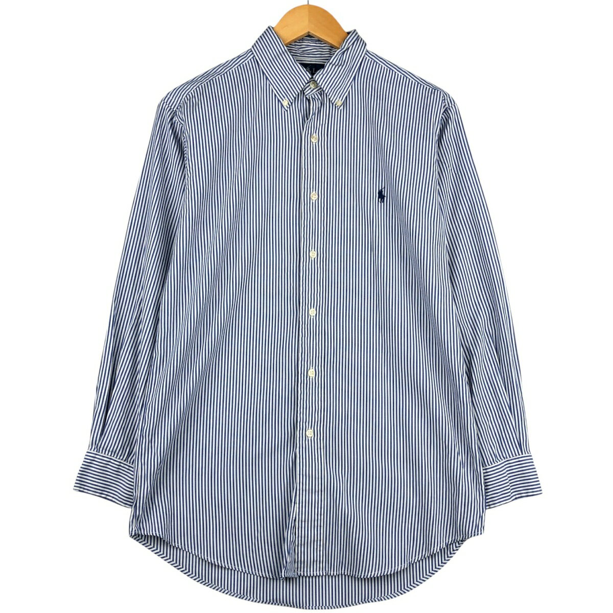 商品詳細 ブランド・Ralph Lauren・ラルフローレン・ 特徴・薄手・長袖・ボタンダウン・ モデル/形状・CLASSIC FIT クラシックフィット・長袖 ボタンダウンストライプシャツ・ 素材・コットン:100%・ 色・ブルー系 青色・ホワイト系 白色・ 柄・ストライプ柄・ワンポイント・ 生産国・香港製・ 年代 サイズ・メンズM・表記サイズ:15 1/2 32/33・着丈:80cm・身幅:50.5cm・肩幅:47cm・袖丈:58cm・ コンディション・C・ カテゴリ・メンズ・トップス・長袖シャツ・長袖ボタンダウンシャツ・ 商品番号・eaa594570・ 取扱店・・ スタッフコメントRalph Lauren CLASSIC FIT クラシックフィット 長袖 ボタンダウンストライプシャツ / メンズM / 商品番号 eaa594570 USEDですので使用感などございますが、まだまだご愛用していただけます。 古着という事をご理解の上ご注文よろしくお願いします。 【状態追記】 ●前、左襟・左右袖に擦り切れ ●前、左右袖・左右袖内にシミ ●後、左右袖に擦り切れ ●後、左右袖内にシミ※状態は当社独自の基準です。 着用感表記サイズ着丈身幅肩幅袖丈 メンズM15 1/2 32/33(サイズ表記15 1/2 32/33 ですが、計測値&着用感でメンズM相当です)80cm50.5cm47cm58cm ※測定値の若干の誤差はご了承下さい。サイズガイドはこちら ブランドRalph Laurenラルフローレン 特徴薄手 / 長袖 / ボタンダウンモデル/形状CLASSIC FIT クラシックフィット / 長袖 ボタンダウンストライプシャツ素材コットン:100%色ブルー系 青色 / ホワイト系 白色柄ストライプ柄 / ワンポイント生産国香港製年代-カテゴリ長袖ボタンダウンシャツ商品番号eaa594570取扱店　　 ラルフローレンの他の商品を見る長袖ボタンダウンシャツの他の商品を見る