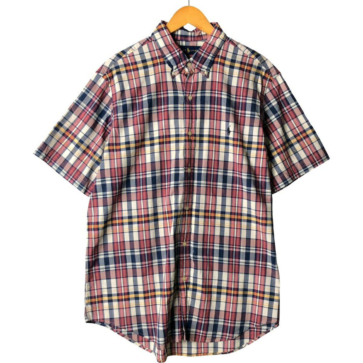 商品詳細 ブランド・Ralph Lauren・ラルフローレン・ 特徴・ボタンダウン・半袖・ モデル/形状・半袖 ボタンダウン チェックシャツ・ 素材・コットン:100%・ 色・ネイビー系 紺色・ピンク系・ベージュ系・ 柄・チェック柄・ワンポイント・マドラスチェック・ 生産国・インド製・ 年代 サイズ・表記サイズ:XL・着丈:83cm・身幅:64.5cm・肩幅:50cm・袖丈:25cm・ コンディション・B・ カテゴリ・メンズ・トップス・半袖シャツ・半袖ボタンダウンシャツ・ 商品番号・eaa594792・ 取扱店・ネットショップ・ スタッフコメントRalph Lauren 半袖 ボタンダウン チェックシャツ / 商品番号 eaa594792 USEDですので使用感などございますが、まだまだご愛用していただけます。 古着という事をご理解の上ご注文よろしくお願いします。※状態は当社独自の基準です。 着用感表記サイズ着丈身幅肩幅袖丈 メンズXLXL(※着用感、表記サイズは目安です。)83cm64.5cm50cm25cm ※測定値の若干の誤差はご了承下さい。サイズガイドはこちら ブランドRalph Laurenラルフローレン 特徴ボタンダウン / 半袖 モデル/形状半袖 ボタンダウン チェックシャツ 素材コットン:100% 色ネイビー系 紺色 / ピンク系 / ベージュ系 柄チェック柄 / ワンポイント / マドラスチェック 生産国インド製 年代- カテゴリ半袖ボタンダウンシャツ 商品番号eaa594792 取扱店ネットショップ 　　 ラルフローレンの他の商品を見る半袖ボタンダウンシャツの他の商品を見る