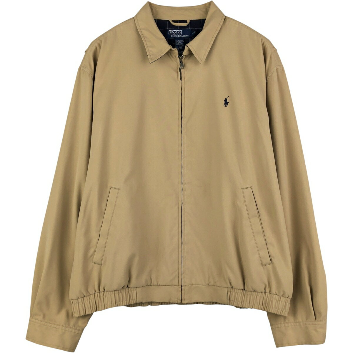 商品詳細 ブランド・Ralph Lauren・ラルフローレン・ 特徴・薄手・フルジップ・チェック柄ライナー・長袖・チンスト付き・ モデル/形状・POLO by Ralph Lauren・スイングトップ スポーツジャケット・ 素材・ポリエステル:100%・ 色・ベージュ系・ 柄・無地・ワンポイント・ 生産国・マレーシア製・ 年代 サイズ・表記サイズ:L・着丈:70cm・身幅:67cm・肩幅:57cm・袖丈:62cm・ コンディション・C・ カテゴリ・メンズ・アウター・ジャケット・スイングトップ・ 商品番号・eaa595036・ 取扱店・・ スタッフコメント写真と実物とでは色味が異なる恐れがございます。Ralph Lauren POLO by Ralph Lauren スイングトップ スポーツジャケット / 商品番号 eaa595036 USEDですので使用感などございますが、まだまだご愛用していただけます。 古着という事をご理解の上ご注文よろしくお願いします。 【状態追記】 ●後、右腕・腰に汚れ※状態は当社独自の基準です。 表記サイズ着丈身幅肩幅袖丈 L(※着用感、表記サイズは目安です。)70cm67cm57cm62cm ※測定値の若干の誤差はご了承下さい。サイズガイドはこちら ブランドRalph Laurenラルフローレン 特徴薄手 / フルジップ / チェック柄ライナー / 長袖 / チンスト付きモデル/形状POLO by Ralph Lauren / スイングトップ スポーツジャケット素材ポリエステル:100%色ベージュ系柄無地 / ワンポイント生産国マレーシア製年代-カテゴリスイングトップ商品番号eaa595036取扱店　　 写真と実物とでは色味が異なる恐れがございます。ラルフローレンの他の商品を見るスイングトップの他の商品を見る