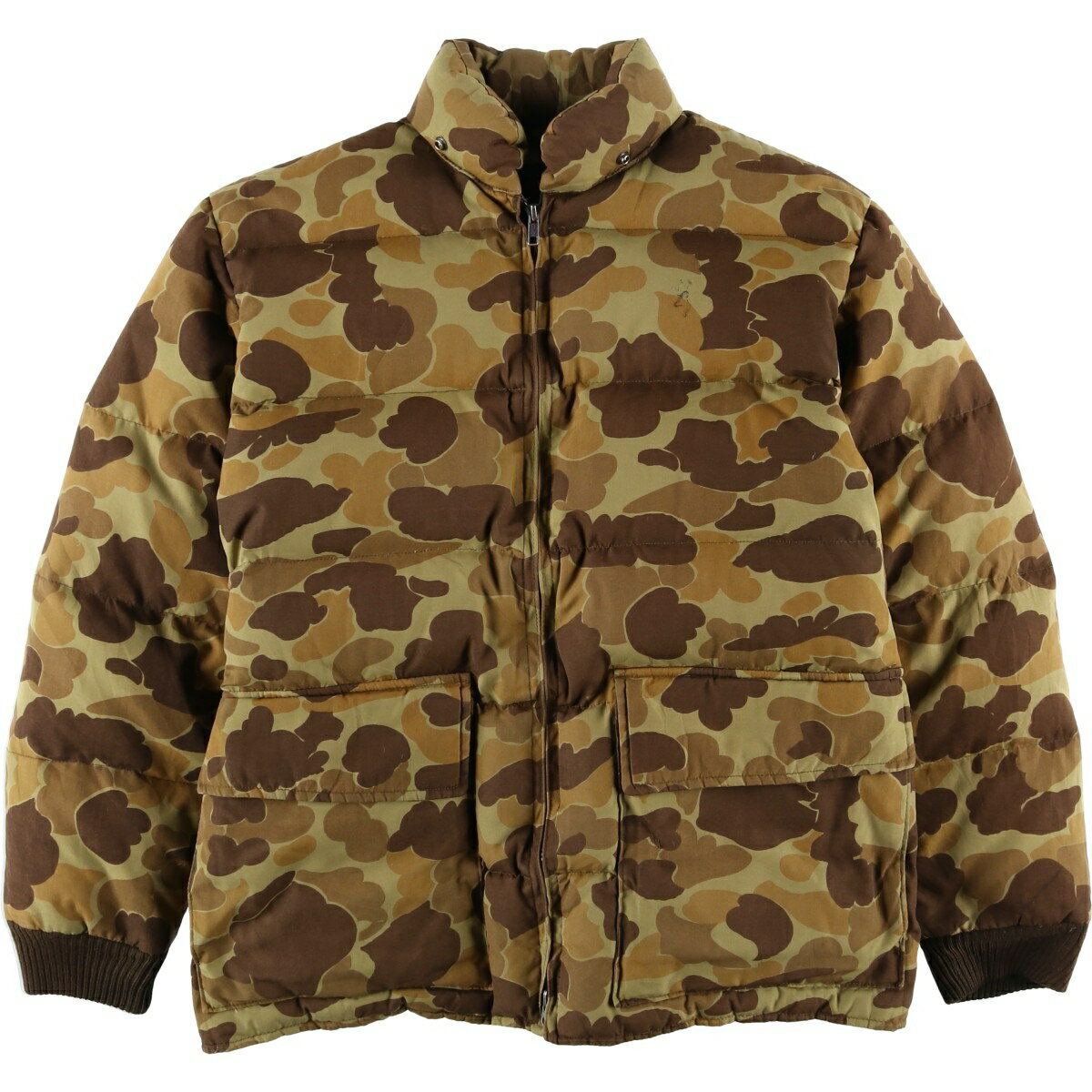 商品詳細 ブランド・BROWNING・ 特徴・厚手・長袖・ダブルジップ・ モデル/形状・ダウンジャケット・ 素材・不明・ 色・ブラウン系 茶色・ 柄・迷彩柄・ 生産国・韓国製・ 年代 サイズ・表記サイズ:L・着丈:69.5cm・身幅:65.5cm・肩幅:49.5cm・袖丈:62.5cm・ コンディション・C・ カテゴリ・メンズ・アウター・ジャケット・ダウン・中綿ジャケット・ 商品番号・eaa597312・ 取扱店・ネットショップ・ スタッフコメントタグ擦れの為、素材が不明です。中地の素材は恐らくダウンかと思われます。写真と実物とでは色味が異なる恐れがございます。BROWNING ダウンジャケット / 商品番号 eaa597312 USEDですので使用感などございますが、まだまだご愛用していただけます。 古着という事をご理解の上ご注文よろしくお願いします。 【状態追記】 ●フード欠損 ●前、左胸にロゴ剥げ ●前、左腹部・左袖先・右ポケット内に汚れ ●前、左腹部にリペア跡 ●後、両袖に汚れ ●内、左肩に汚れ ●内、左胸・左腹部にリペア跡※状態は当社独自の基準です。 着用感表記サイズ着丈身幅肩幅袖丈 メンズLL(※着用感、表記サイズは目安です。)69.5cm65.5cm49.5cm62.5cm ※測定値の若干の誤差はご了承下さい。サイズガイドはこちら ブランドBROWNING 特徴厚手 / 長袖 / ダブルジップ モデル/形状ダウンジャケット 素材不明 色ブラウン系 茶色 柄迷彩柄 生産国韓国製 年代- カテゴリダウン・中綿ジャケット 商品番号eaa597312 取扱店ネットショップ 　　 タグ擦れの為、素材が不明です。中地の素材は恐らくダウンかと思われます。写真と実物とでは色味が異なる恐れがございます。BROWNINGの他の商品を見るダウン・中綿ジャケットの他の商品を見る