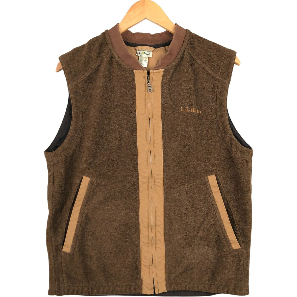 商品詳細 ブランド・L.L.Bean・エルエルビーン・ 特徴・厚手・フルジップ・ドローコード・ モデル/形状・フリースベスト・ 素材・ポリエステル:60%・ウール:32%・ポリエステル:8%・ 色・ブラウン系 茶色・ 柄・無地・ 生産国・タイランド製・ 年代 サイズ・メンズS・表記サイズ:SMALL・着丈:61.5cm・身幅:52cm・肩幅:42cm・ コンディション・C・ カテゴリ・メンズ・トップス・ベスト・フリースベスト・ 商品番号・eaa599686・ 取扱店・・ スタッフコメントポリエステル60%は正しくはエコ紡績ポリエステル、ポリエステル8%はバージンポリエステルとなっております。L.L.Bean フリースベスト / メンズS / 商品番号 eaa599686 USEDですので使用感などございますが、まだまだご愛用していただけます。 古着という事をご理解の上ご注文よろしくお願いします。 【状態追記】 ●前 裾中心付近に汚れ※状態は当社独自の基準です。 着用感表記サイズ着丈身幅肩幅 メンズSSMALL(※着用感、表記サイズは目安です。)61.5cm52cm42cm ※測定値の若干の誤差はご了承下さい。サイズガイドはこちら ブランドL.L.Beanエルエルビーン 特徴厚手 / フルジップ / ドローコードモデル/形状フリースベスト素材ポリエステル:60% / ウール:32% / ポリエステル:8%色ブラウン系 茶色柄無地生産国タイランド製年代-カテゴリフリースベスト商品番号eaa599686取扱店　　 ポリエステル60%は正しくはエコ紡績ポリエステル、ポリエステル8%はバージンポリエステルとなっております。エルエルビーンの他の商品を見るフリースベストの他の商品を見る
