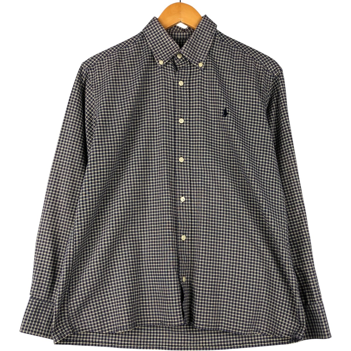 商品詳細 ブランド・Ralph Lauren・ラルフローレン・ 特徴・薄手・長袖・ボタンダウン・オックスフォード・ モデル/形状・CUSTOM FIT・長袖 ボタンダウンチェックシャツ・ 素材・コットン:100%・ 色・パープル系 紫色・イエロー系 黄色・ 柄・チェック柄・ワンポイント・ 生産国・中国製・ 年代 サイズ・表記サイズ:L・着丈:68.5cm・身幅:55.5cm・肩幅:47cm・袖丈:57.5cm・ コンディション・C・ カテゴリ・メンズ・トップス・長袖シャツ・長袖ボタンダウンシャツ・ 商品番号・eaa600190・ 取扱店・・ スタッフコメントRalph Lauren CUSTOM FIT 長袖 ボタンダウンチェックシャツ / 商品番号 eaa600190 USEDですので使用感などございますが、まだまだご愛用していただけます。 古着という事をご理解の上ご注文よろしくお願いします。 【状態追記】 ●前オーナーにより裾がリサイズされております。 ●前、左襟に糸抜け 腹部に擦れ ●内側、襟内側に汚れ※状態は当社独自の基準です。 表記サイズ着丈身幅肩幅袖丈 L(※着用感、表記サイズは目安です。)68.5cm55.5cm47cm57.5cm ※測定値の若干の誤差はご了承下さい。サイズガイドはこちら ブランドRalph Laurenラルフローレン 特徴薄手 / 長袖 / ボタンダウン / オックスフォードモデル/形状CUSTOM FIT / 長袖 ボタンダウンチェックシャツ素材コットン:100%色パープル系 紫色 / イエロー系 黄色柄チェック柄 / ワンポイント生産国中国製年代-カテゴリ長袖ボタンダウンシャツ商品番号eaa600190取扱店　　 ラルフローレンの他の商品を見る長袖ボタンダウンシャツの他の商品を見る