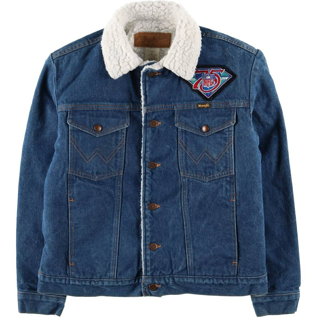 商品詳細 ブランド・Wrangler・ラングラー・ 特徴・厚手・ボアライナー・長袖・ヴィンテージ・短丈 ショート丈・ モデル/形状・NFL・デニムボアジャケット・ 素材・コットン:100%・ 色・ブルー系 青色・ 柄・刺繍・鷲柄 イーグル柄・星条旗柄・ 生産国・USA製・ 年代・90年代・ サイズ・メンズM・表記サイズ:不明・着丈:60cm・身幅:54cm・肩幅:47cm・袖丈:57cm・ コンディション・C・ カテゴリ・メンズ・アウター・ジャケット・デニム・コーデュロイジャケット・ボアジャケット・ 商品番号・eaa601846・ 取扱店・・ スタッフコメントWrangler NFL デニムボアジャケット / メンズM / 商品番号 eaa601846 USEDデニムですので使用感、擦れ、色落ちなどございますが、まだまだご愛用していただけます。 古着という事をご理解の上ご注文よろしくお願いします。 【状態追記】 ●前、左胸にリペア跡　左袖先に汚れ ●後、背中にリペア跡 ●内、全体毛玉※状態は当社独自の基準です。 着用感表記サイズ着丈身幅肩幅袖丈 メンズM不明(サイズ表記不明ですが、計測値によりメンズM相当です。)60cm54cm47cm57cm ※測定値の若干の誤差はご了承下さい。サイズガイドはこちら ブランドWranglerラングラー 特徴厚手 / ボアライナー / 長袖 / ヴィンテージ / 短丈 ショート丈モデル/形状NFL / デニムボアジャケット素材コットン:100%色ブルー系 青色柄刺繍 / 鷲柄 イーグル柄 / 星条旗柄生産国USA製年代90年代カテゴリボアジャケット商品番号eaa601846取扱店　　 ラングラーの他の商品を見るボアジャケットの他の商品を見る