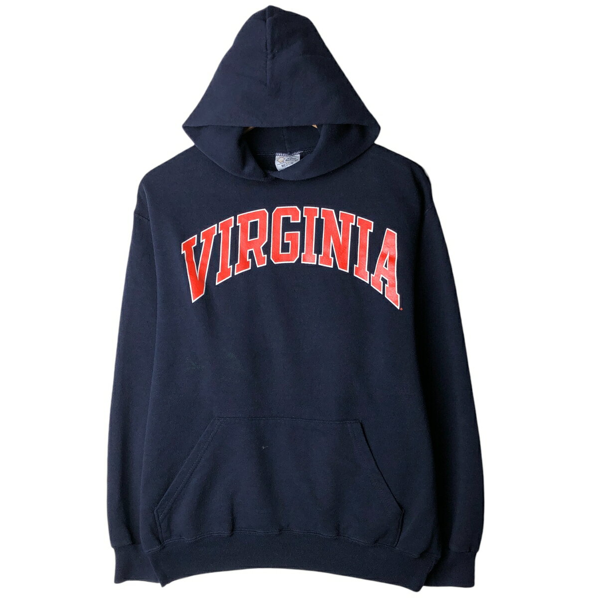 商品詳細 ブランド・The Cotton Exchange・ 特徴・長袖・プルオーバー・ヴィンテージ・ モデル/形状・カレッジ スウェットプルオーバーパーカー・ 素材・コットン:50%・ポリエステル:50%・ 色・ブラック系 黒色・ 柄・プリント・ 生産国・USA製・ 年代・90年代・ サイズ・メンズM・表記サイズ:MEDIUM・着丈:63.5cm・身幅:55.5cm・肩幅:51cm・袖丈:56.5cm・ コンディション・C・ カテゴリ・メンズ・トップス・スウェット・パーカー・ 商品番号・eaa612966・ 取扱店・・ スタッフコメントThe Cotton Exchange カレッジ スウェットプルオーバーパーカー / メンズM / 商品番号 eaa612966 USEDですので使用感などございますが、まだまだご愛用していただけます。 古着という事をご理解の上ご注文よろしくお願いします。 【状態追記】 ●前、フード紐欠損。 ●前、腹部全体に汚れ。 ●後、右袖先に二カ所汚れ。※状態は当社独自の基準です。 着用感表記サイズ着丈身幅肩幅袖丈 メンズMMEDIUM(※着用感、表記サイズは目安です。)63.5cm55.5cm51cm56.5cm ※測定値の若干の誤差はご了承下さい。サイズガイドはこちら ブランドThe Cotton Exchange 特徴長袖 / プルオーバー / ヴィンテージモデル/形状カレッジ スウェットプルオーバーパーカー素材コットン:50% / ポリエステル:50%色ブラック系 黒色柄プリント生産国USA製年代90年代カテゴリパーカー商品番号eaa612966取扱店　　 The Cotton Exchangeの他の商品を見るパーカーの他の商品を見る