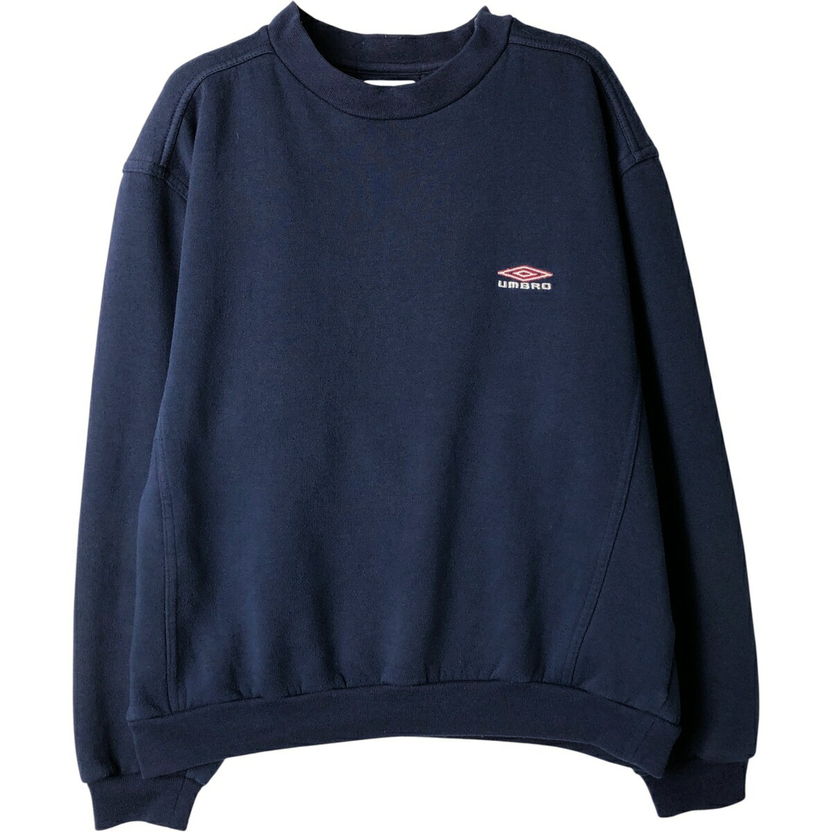 商品詳細 ブランド・UMBRO・アンブロ・ 特徴・クルーネック(丸首)・長袖・短丈 ショート丈・ヴィンテージ・ モデル/形状・ワンポイントロゴスウェットシャツ トレーナー・ 素材・ポリエステル:65%・コットン:35%・ 色・ネイビー系 紺色・ 柄・無地・ワンポイント・ 生産国・不明・ 年代・90年代・ サイズ・メンズS・表記サイズ:S・着丈:54.5cm・身幅:57cm・肩幅:50cm・袖丈:53cm・ コンディション・C・ カテゴリ・レディース・トップス・スウェット・トレーナー・ 商品番号・eaa613274・ 取扱店・・ スタッフコメントタグ未記載の為、生産国が不明です。UMBRO ワンポイントロゴスウェットシャツ トレーナー / メンズS / 商品番号 eaa613274 USEDですので使用感などございますが、まだまだご愛用していただけます。 古着という事をご理解の上ご注文よろしくお願いします。 【状態追記】 ●全体、毛玉 ●前、左右腕・右袖にシミ ●後、右裾に穴 ●後、左右腕に汚れ・シミ※状態は当社独自の基準です。 着用感表記サイズ着丈身幅肩幅袖丈 メンズSS(※着用感、表記サイズは目安です。)54.5cm57cm50cm53cm ※測定値の若干の誤差はご了承下さい。サイズガイドはこちら ブランドUMBROアンブロ 特徴クルーネック(丸首) / 長袖 / 短丈 ショート丈 / ヴィンテージモデル/形状ワンポイントロゴスウェットシャツ トレーナー素材ポリエステル:65% / コットン:35%色ネイビー系 紺色柄無地 / ワンポイント生産国不明年代90年代カテゴリトレーナー商品番号eaa613274取扱店　　 タグ未記載の為、生産国が不明です。アンブロの他の商品を見るトレーナーの他の商品を見る