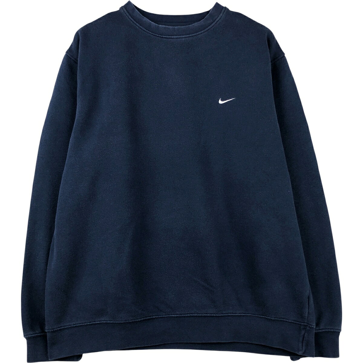 商品詳細 ブランド・NIKE・ナイキ・ 特徴・クルーネック(丸首)・長袖・ モデル/形状・ワンポイントロゴスウェットシャツ トレーナー・ 素材・コットン:77%・ポリエステル:23%・ 色・ネイビー系 紺色・ 柄・無地・ワンポイント・ 生産国・トルコ製・ 年代・00年代・ サイズ・メンズXL・表記サイズ:XL・着丈:68.5cm・身幅:65cm・肩幅:53.5cm・袖丈:67.5cm・ コンディション・C・ カテゴリ・メンズ・トップス・スウェット・トレーナー・ 商品番号・eaa614763・ 取扱店・・ スタッフコメントNIKE ワンポイントロゴスウェットシャツ トレーナー / メンズXL / 商品番号 eaa614763 USEDですので使用感などございますが、まだまだご愛用していただけます。 古着という事をご理解の上ご注文よろしくお願いします。 【状態追記】 ●全体的に毛玉・毛羽立ち※状態は当社独自の基準です。 着用感表記サイズ着丈身幅肩幅袖丈 メンズXLXL(※着用感、表記サイズは目安です。)68.5cm65cm53.5cm67.5cm ※測定値の若干の誤差はご了承下さい。サイズガイドはこちら ブランドNIKEナイキ 特徴クルーネック(丸首) / 長袖モデル/形状ワンポイントロゴスウェットシャツ トレーナー素材コットン:77% / ポリエステル:23%色ネイビー系 紺色柄無地 / ワンポイント生産国トルコ製年代00年代カテゴリトレーナー商品番号eaa614763取扱店　　 ナイキの他の商品を見るトレーナーの他の商品を見る