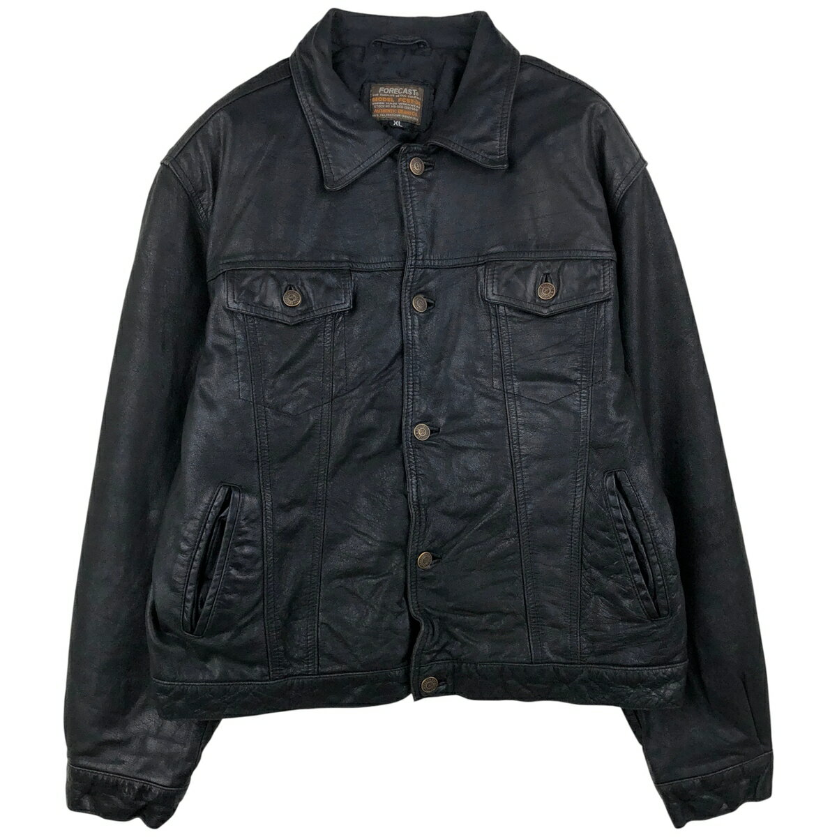 商品詳細 ブランド・FORECAST・ 特徴・キルティングライナー・長袖・肩パッドなし・フルボタン・ モデル/形状・トラッカージャケット・レザーブルゾン・ 素材・本革レザー・ 色・ブラック系 黒色・ 柄・無地・ 生産国・不明・ 年代 サイズ・表記サイズ:XL・着丈:62cm・身幅:60.5cm・肩幅:52cm・袖丈:62.5cm・ コンディション・C・ カテゴリ・メンズ・アウター・ジャケット・レザージャケット・その他レザージャケット・ 商品番号・eaa615909・ 取扱店・ネットショップ・ スタッフコメントタグに未記載の為、生産国不明です。FORECAST トラッカージャケット レザーブルゾン / 商品番号 eaa615909 USEDレザーアイテムですので使用感、汚れ、擦れなどございますがレザーアイテムのリアルな表情として捉えていただきご注文御願いします。 【状態追記】 ●前、左腹部ポケット内に汚れ ●内側、右襟に擦れ　右腕に糸引き ●前内側、右胸・右胸ポケット内に汚れ ●後内側、左腰に糸抜け※状態は当社独自の基準です。 着用感表記サイズ着丈身幅肩幅袖丈 メンズXLXL(※着用感、表記サイズは目安です。)62cm60.5cm52cm62.5cm ※測定値の若干の誤差はご了承下さい。サイズガイドはこちら ブランドFORECAST 特徴キルティングライナー / 長袖 / 肩パッドなし / フルボタン モデル/形状トラッカージャケット / レザーブルゾン 素材本革レザー 色ブラック系 黒色 柄無地 生産国不明 年代- カテゴリその他レザージャケット 商品番号eaa615909 取扱店ネットショップ 　　 タグに未記載の為、生産国不明です。FORECASTの他の商品を見るその他レザージャケットの他の商品を見る