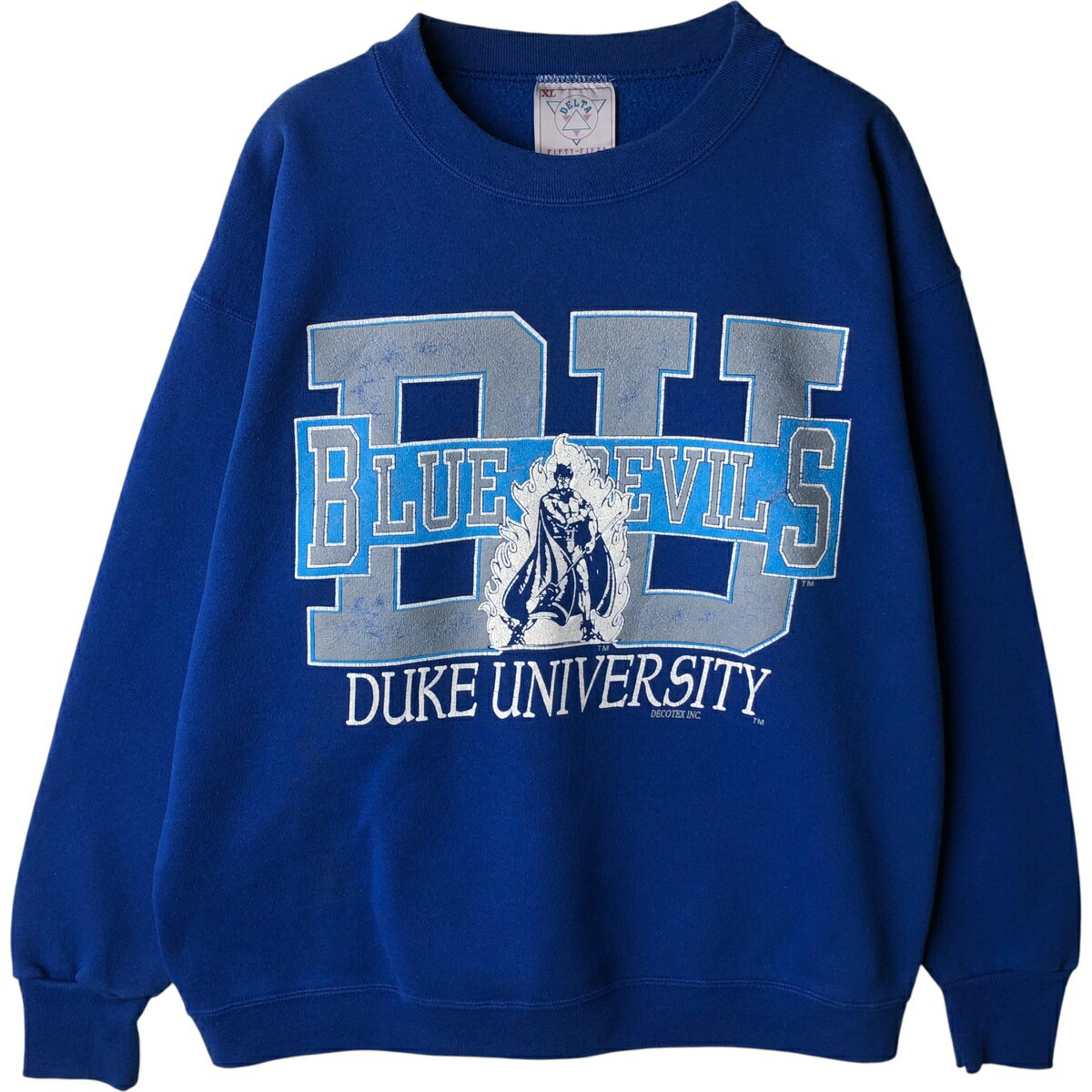 商品詳細 ブランド・DELTA・デルタ・ 特徴・長袖・クルーネック(丸首)・ヴィンテージ・ モデル/形状・FIFTY-FIFTY・カレッジスウェットシャツ トレーナー・ 素材・ポリエステル:50%・コットン:50%・ 色・ブルー系 青色・ 柄・プリント・ 生産国・USA製・ 年代・90年代・ サイズ・表記サイズ:XL・着丈:65cm・身幅:62cm・肩幅:59.5cm・袖丈:58cm・ コンディション・C・ カテゴリ・メンズ・トップス・スウェット・トレーナー・ 商品番号・eaa616115・ 取扱店・ネットショップ・ スタッフコメントDELTA FIFTY-FIFTY カレッジスウェットシャツ トレーナー / 商品番号 eaa616115 USEDですので使用感などございますが、まだまだご愛用していただけます。 古着という事をご理解の上ご注文よろしくお願いします。 【状態追記】 ●前、左右腹部にプリント剥離※状態は当社独自の基準です。 着用感表記サイズ着丈身幅肩幅袖丈 メンズXLXL(※着用感、表記サイズは目安です。)65cm62cm59.5cm58cm ※測定値の若干の誤差はご了承下さい。サイズガイドはこちら ブランドDELTAデルタ 特徴長袖 / クルーネック(丸首) / ヴィンテージ モデル/形状FIFTY-FIFTY / カレッジスウェットシャツ トレーナー 素材ポリエステル:50% / コットン:50% 色ブルー系 青色 柄プリント 生産国USA製 年代90年代 カテゴリトレーナー 商品番号eaa616115 取扱店ネットショップ 　　 デルタの他の商品を見るトレーナーの他の商品を見る