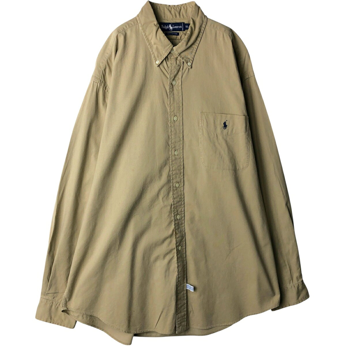 商品詳細 ブランド・Ralph Lauren・ラルフローレン・ 特徴・薄手・長袖・ボタンダウン・ モデル/形状・長袖 ボタンダウンシャツ・ 素材・コットン:100%・ 色・ベージュ系・ 柄・無地・ワンポイント・ 生産国・マレーシア製・ 年代 サイズ・メンズXL・表記サイズ:XL・着丈:87cm・身幅:73cm・肩幅:56cm・袖丈:65.5cm・ コンディション・C・ カテゴリ・メンズ・トップス・長袖シャツ・長袖ボタンダウンシャツ・ 商品番号・eaa634469・ 取扱店・・ スタッフコメントRalph Lauren 長袖 ボタンダウンシャツ / メンズXL / 商品番号 eaa634469 USEDですので使用感などございますが、まだまだご愛用していただけます。 古着という事をご理解の上ご注文よろしくお願いします。 【状態追記】 ●前、右胸・中央腹部・左右裾・左袖先に汚れ ●内、襟ぐりに汚れ※状態は当社独自の基準です。 着用感表記サイズ着丈身幅肩幅袖丈 メンズXLXL(※着用感、表記サイズは目安です。)87cm73cm56cm65.5cm ※測定値の若干の誤差はご了承下さい。サイズガイドはこちら ブランドRalph Laurenラルフローレン 特徴薄手 / 長袖 / ボタンダウンモデル/形状長袖 ボタンダウンシャツ素材コットン:100%色ベージュ系柄無地 / ワンポイント生産国マレーシア製年代-カテゴリ長袖ボタンダウンシャツ商品番号eaa634469取扱店　　 ラルフローレンの他の商品を見る長袖ボタンダウンシャツの他の商品を見る