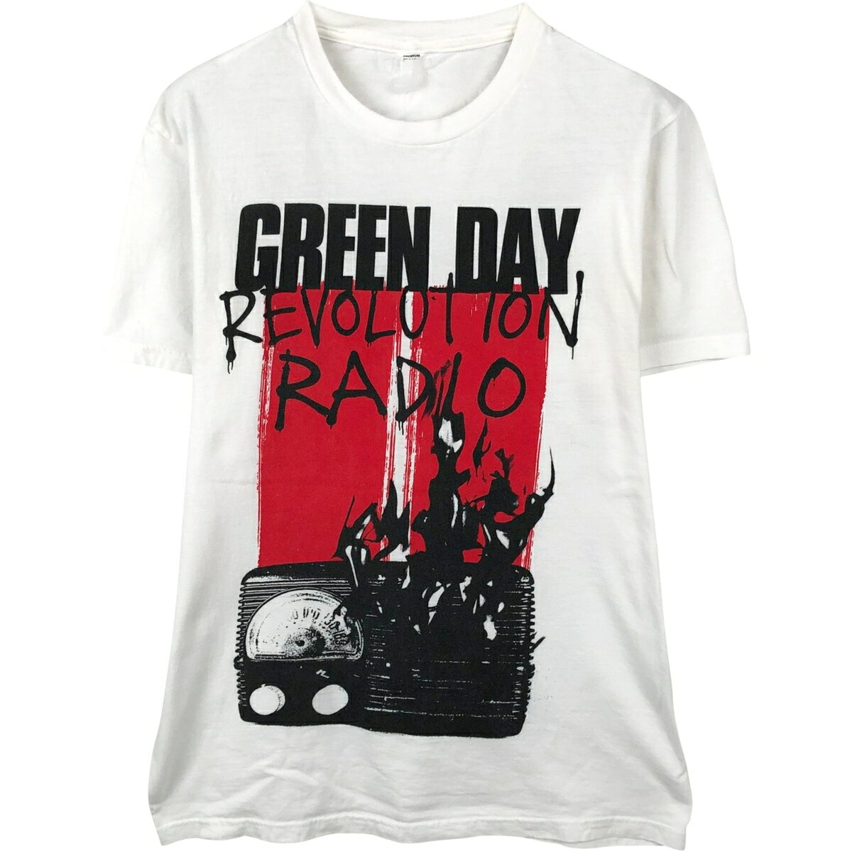 商品詳細 ブランド・UNKNOWN・ 特徴・クルーネック(丸首)・半袖・パンク・ モデル/形状・GREEN DAY グリーンデイ・バンドTシャツ バンT・ 素材・不明・ 色・ホワイト系 白色・ 柄・プリント・ 生産国・不明・ 年代 サイズ・メンズS・表記サイズ:不明・着丈:66cm・身幅:49cm・肩幅:42.5cm・袖丈:18.5cm・ コンディション・C・ カテゴリ・メンズ・トップス・Tシャツ・バンドTシャツ・ 商品番号・eaa648850・ 取扱店・ネットショップ・ スタッフコメントタグ欠損の為、詳細が不明です。GREEN DAY グリーンデイ バンドTシャツ バンT / メンズS / 商品番号 eaa648850 USEDですので使用感などございますが、まだまだご愛用していただけます。 古着という事をご理解の上ご注文よろしくお願いします。 【状態追記】 ●前、後、両腕に汚れ※状態は当社独自の基準です。 着用感表記サイズ着丈身幅肩幅袖丈 メンズS不明(サイズ表記不明ですが、計測値によりメンズS相当です。)66cm49cm42.5cm18.5cm ※測定値の若干の誤差はご了承下さい。サイズガイドはこちら ブランドUNKNOWN 特徴クルーネック(丸首) / 半袖 / パンク モデル/形状GREEN DAY グリーンデイ / バンドTシャツ バンT 素材不明 色ホワイト系 白色 柄プリント 生産国不明 年代- カテゴリバンドTシャツ 商品番号eaa648850 取扱店ネットショップ 　　 タグ欠損の為、詳細が不明です。バンドTシャツの他の商品を見る
