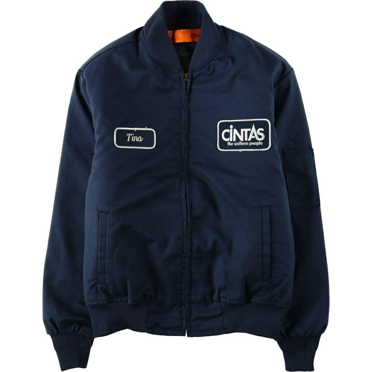 商品詳細 ブランド・CINTAS・ 特徴・フルジップ・長袖・付属ライナーあり・キルティングライナー・ モデル/形状・ワークブルゾン・ 素材・ポリエステル:65%・コットン:35%・ 色・ネイビー系 紺色・ 柄・パッチ・ 生産国・USA製・ 年代 サイズ・メンズM・表記サイズ:M・着丈:64.5cm・身幅:59cm・肩幅:46.5cm・袖丈:64.5cm・ コンディション・C・ カテゴリ・メンズ・アウター・ジャケット・ワークジャケット・ 商品番号・eaa651295・ 取扱店・・ スタッフコメントCINTAS ワークブルゾン / メンズM / 商品番号 eaa651295 USEDワークアイテムですので使用感などございますが、まだまだご愛用していただけます。 古着という事をご理解の上ご注文よろしくお願いします。 【状態追記】 ●内側、左腕先に汚れ ●付属ライナー、全体的に擦れ・糸引きあり ●付属ライナー内側、右脇下に糸抜け　首元にタグ剥離あり※状態は当社独自の基準です。 着用感表記サイズ着丈身幅肩幅袖丈 メンズMM(※着用感、表記サイズは目安です。)64.5cm59cm46.5cm64.5cm ※測定値の若干の誤差はご了承下さい。サイズガイドはこちら ブランドCINTAS 特徴フルジップ / 長袖 / 付属ライナーあり / キルティングライナーモデル/形状ワークブルゾン素材ポリエステル:65% / コットン:35%色ネイビー系 紺色柄パッチ生産国USA製年代-カテゴリワークジャケット商品番号eaa651295取扱店　　 CINTASの他の商品を見るワークジャケットの他の商品を見る