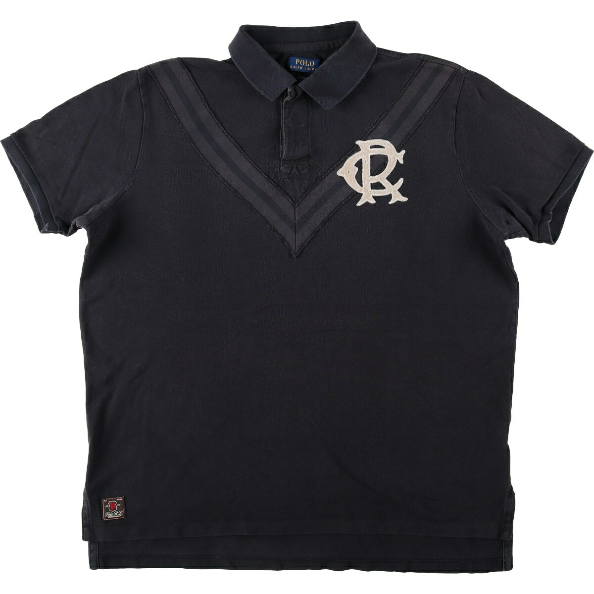 商品詳細 ブランド・Ralph Lauren・ラルフローレン・ 特徴・レギュラーカラー・半袖・フェード・ モデル/形状・POLO RALPH LAUREN CUSTOM FIT・半袖 ポロシャツ・ 素材・コットン:100%・ 色・ブラック系 黒色・ 柄・ライン入り・ロゴワッペン・ 生産国・スリランカ製・ 年代 サイズ・表記サイズ:XL・着丈:73.5cm・身幅:61.5cm・肩幅:48.5cm・袖丈:22.5cm・ コンディション・C・ カテゴリ・メンズ・トップス・ポロシャツ・その他ポロシャツ・ 商品番号・eaa657689・ 取扱店・ネットショップ・ スタッフコメントこの商品は、色褪せや変色、色むらを古着ならではのリアルな風合いとして味わえる一着です。Ralph Lauren POLO RALPH LAUREN CUSTOM FIT 半袖 ポロシャツ / 商品番号 eaa657689 USEDですので使用感などございますが、まだまだご愛用していただけます。 古着という事をご理解の上ご注文よろしくお願いします。 【状態追記】 ●全体に色褪せ・変色 ●前、左胸に裂け※状態は当社独自の基準です。 着用感表記サイズ着丈身幅肩幅袖丈 メンズXLXL(※着用感、表記サイズは目安です。)73.5cm61.5cm48.5cm22.5cm ※測定値の若干の誤差はご了承下さい。サイズガイドはこちら ブランドRalph Laurenラルフローレン 特徴レギュラーカラー / 半袖 / フェード モデル/形状POLO RALPH LAUREN CUSTOM FIT / 半袖 ポロシャツ 素材コットン:100% 色ブラック系 黒色 柄ライン入り / ロゴワッペン 生産国スリランカ製 年代- カテゴリその他ポロシャツ 商品番号eaa657689 取扱店ネットショップ 　　 この商品は、色褪せや変色、色むらを古着ならではのリアルな風合いとして味わえる一着です。ラルフローレンの他の商品を見るその他ポロシャツの他の商品を見る