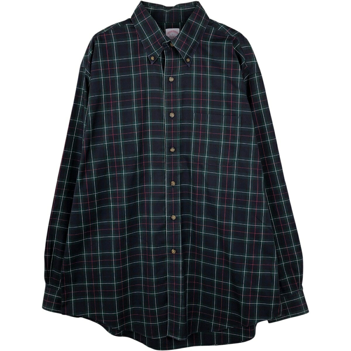 商品詳細 ブランド・Brooks Brothers・ブルックスブラザーズ・ 特徴・薄手・レギュラーカラー・長袖・ モデル/形状・Est.1818・長袖 コットンチェックシャツ・ 素材・コットン:100%・ 色・グリーン系 濃緑・ネイビー系 紺色・マルチカラー・ 柄・チェック柄・ 生産国・マレーシア製・ 年代 サイズ・メンズL・表記サイズ:L・着丈:84.5cm・身幅:67cm・肩幅:54cm・袖丈:63.5cm・ コンディション・C・ カテゴリ・メンズ・トップス・長袖シャツ・コットン・チェックシャツ・ 商品番号・eaa659932・ 取扱店・・ スタッフコメントBrooks Brothers Est.1818 長袖 コットンチェックシャツ / メンズL / 商品番号 eaa659932 USEDですので使用感などございますが、まだまだご愛用していただけます。 古着という事をご理解の上ご注文よろしくお願いします。 【状態追記】 ●前、第1ボタンにリペア跡 ●内側、左脇下に制汗剤残り※状態は当社独自の基準です。 着用感表記サイズ着丈身幅肩幅袖丈 メンズLL(※着用感、表記サイズは目安です。)84.5cm67cm54cm63.5cm ※測定値の若干の誤差はご了承下さい。サイズガイドはこちら ブランドBrooks Brothersブルックスブラザーズ 特徴薄手 / レギュラーカラー / 長袖モデル/形状Est.1818 / 長袖 コットンチェックシャツ素材コットン:100%色グリーン系 濃緑 / ネイビー系 紺色 / マルチカラー柄チェック柄生産国マレーシア製年代-カテゴリコットン・チェックシャツ商品番号eaa659932取扱店　　 ブルックスブラザーズの他の商品を見るコットン・チェックシャツの他の商品を見る