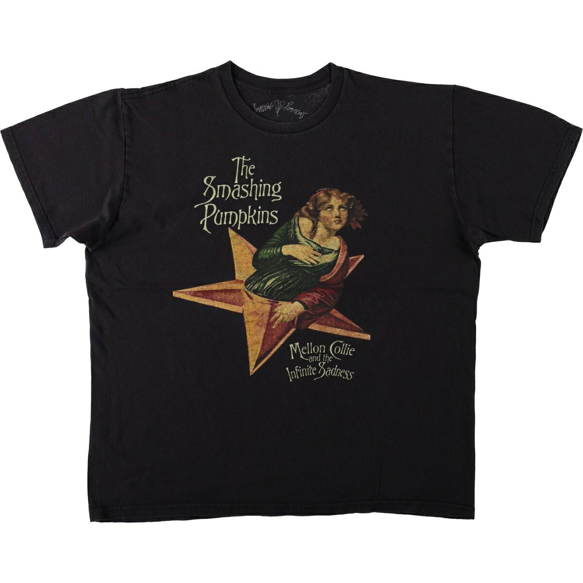商品詳細 ブランド・UNKNOWN・ 特徴・クルーネック(丸首)・半袖・ロック・ モデル/形状・THE SMASHING PUMPKINS スマッシングパンプキンズ・バンドTシャツ バンT・ 素材・コットン:100%・ 色・ブラック系 黒色・ 柄・プリント・ 生産国・メキシコ製・ 年代 サイズ・メンズL・表記サイズ:LG・着丈:64cm・身幅:60cm・肩幅:50cm・袖丈:19.5cm・ コンディション・B・ カテゴリ・メンズ・トップス・Tシャツ・バンドTシャツ・ 商品番号・eaa662377・ 取扱店・・ スタッフコメントTHE SMASHING PUMPKINS スマッシングパンプキンズ バンドTシャツ バンT / メンズL / 商品番号 eaa662377 USEDですので使用感などございますが、まだまだご愛用していただけます。 古着という事をご理解の上ご注文よろしくお願いします。※状態は当社独自の基準です。 着用感表記サイズ着丈身幅肩幅袖丈 メンズLLG(※着用感、表記サイズは目安です。)64cm60cm50cm19.5cm ※測定値の若干の誤差はご了承下さい。サイズガイドはこちら ブランドUNKNOWN 特徴クルーネック(丸首) / 半袖 / ロックモデル/形状THE SMASHING PUMPKINS スマッシングパンプキンズ / バンドTシャツ バンT素材コットン:100%色ブラック系 黒色柄プリント生産国メキシコ製年代-カテゴリバンドTシャツ商品番号eaa662377取扱店　　 バンドTシャツの他の商品を見る
