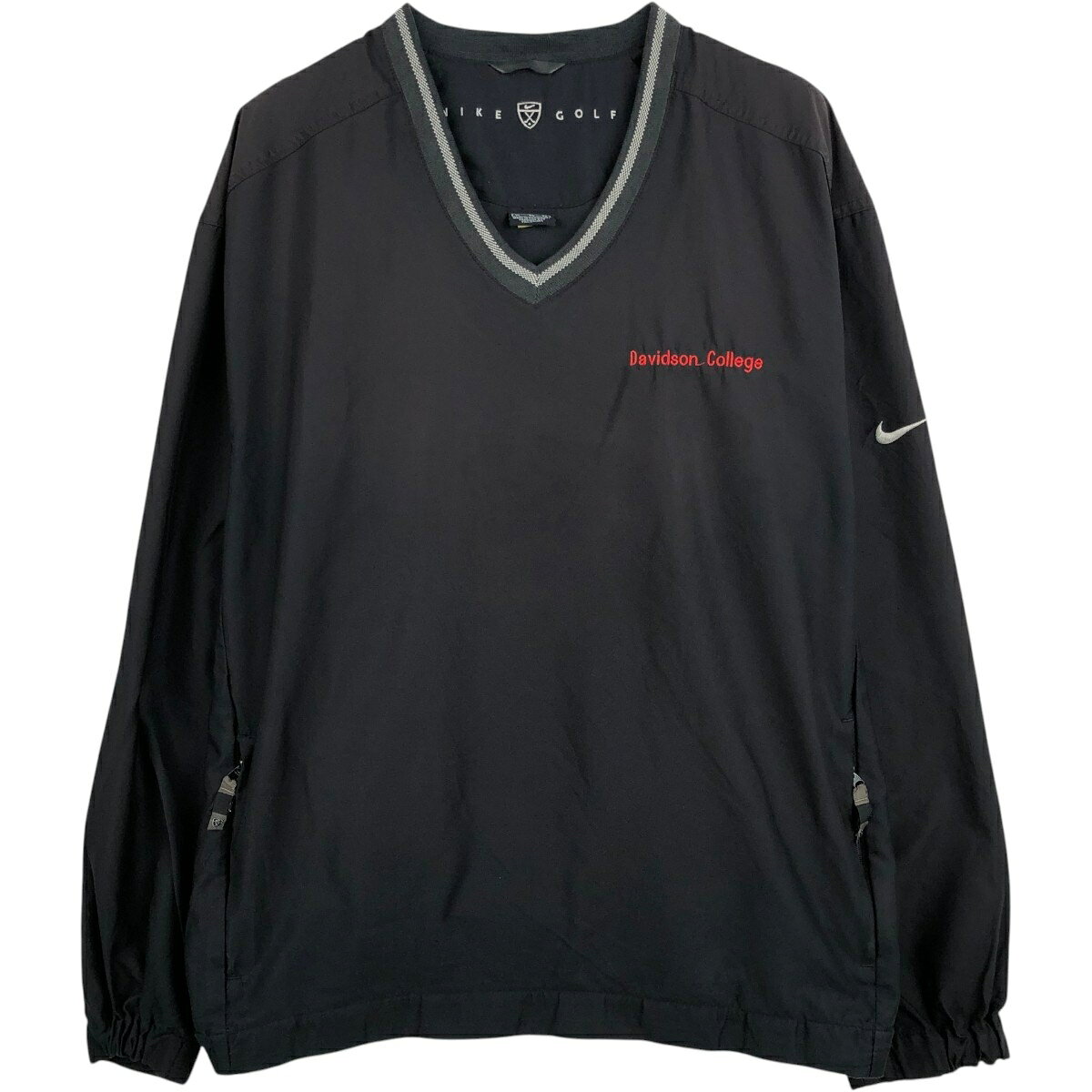 商品詳細 ブランド・NIKE・ナイキ・ 特徴・薄手・Vネック・フェード・ モデル/形状・GOLF ゴルフ・ウォームアッププルオーバー・ 素材・ポリエステル:100%・ 色・ブラック系 黒色・ 柄・刺繍・ロゴ刺繍・ 生産国・フィリピン製・ 年代 サイズ・メンズXL・表記サイズ:XL TG EG・着丈:69.5cm・身幅:65cm・肩幅:57cm・袖丈:63.5cm・ コンディション・C・ カテゴリ・メンズ・アウター・ジャケット・ナイロンジャケット・ウインドブレーカー・ 商品番号・eaa665534・ 取扱店・・ スタッフコメントこの商品は、色褪せや変色、色むらを古着ならではのリアルな風合いとして味わえる一着です。NIKE GOLF ゴルフ ウォームアッププルオーバー / メンズXL / 商品番号 eaa665534 USEDですので使用感などございますが、まだまだご愛用していただけます。 古着という事をご理解の上ご注文よろしくお願いします。 【状態追記】 ●全体的に色褪せあり ●前、左袖先ゴム伸び ●前、右腹部・左腕に糸引き　左右腹部に糸抜け ●後、右腕に糸引き ●後内側、左腰に糸引き※状態は当社独自の基準です。 着用感表記サイズ着丈身幅肩幅袖丈 メンズXLXL TG EG(※着用感、表記サイズは目安です。)69.5cm65cm57cm63.5cm ※測定値の若干の誤差はご了承下さい。サイズガイドはこちら ブランドNIKEナイキ 特徴薄手 / Vネック / フェードモデル/形状GOLF ゴルフ / ウォームアッププルオーバー素材ポリエステル:100%色ブラック系 黒色柄刺繍 / ロゴ刺繍生産国フィリピン製年代-カテゴリナイロンジャケット・ウインドブレーカー商品番号eaa665534取扱店　　 この商品は、色褪せや変色、色むらを古着ならではのリアルな風合いとして味わえる一着です。ナイキの他の商品を見るナイロンジャケット・ウインドブレーカーの他の商品を見る