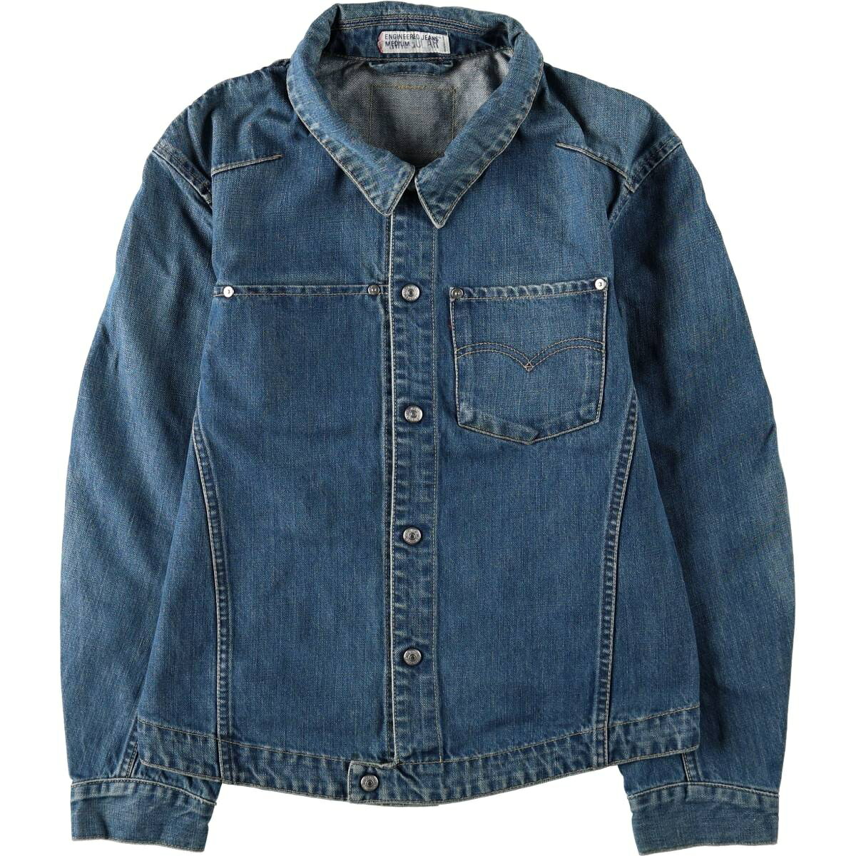 商品詳細 ブランド・Levi's・リーバイス・ 特徴・薄手・長袖・短丈 ショート丈・ モデル/形状・ENGINEERED エンジニアード ユーロモデル・デニムジャケット・ 素材・コットン:70%・リヨセル:30%・ 色・ブルー系 青色・ 柄・無地・ 生産国・チュニジア製・ 年代・00年代・ サイズ・メンズM・表記サイズ:MEDIUM・着丈:58cm・身幅:51.5cm・肩幅:46.5cm・袖丈:60.5cm・ コンディション・C・ カテゴリ・メンズ・アウター・ジャケット・デニム・コーデュロイジャケット・デニムジャケット・ 商品番号・eaa665907・ 取扱店・・ スタッフコメントこちらの商品はタグにイレギュラースタンプが確認されます。品質・使用には問題ございません。Levi's ENGINEERED エンジニアード ユーロモデル デニムジャケット / メンズM / 商品番号 eaa665907 USEDですので使用感などございますが、まだまだご愛用していただけます。 古着という事をご理解の上ご注文よろしくお願いします。 【状態追記】 ●前、襟ぐり 左腕 左袖先 左胸 裾に汚れ ●後、左背中 両腕 両袖先に汚れ ●内、襟ぐり 両袖先に汚れ※状態は当社独自の基準です。 着用感表記サイズ着丈身幅肩幅袖丈 メンズMMEDIUM(※着用感、表記サイズは目安です。)58cm51.5cm46.5cm60.5cm ※測定値の若干の誤差はご了承下さい。サイズガイドはこちら ブランドLevi'sリーバイス 特徴薄手 / 長袖 / 短丈 ショート丈モデル/形状ENGINEERED エンジニアード ユーロモデル / デニムジャケット素材コットン:70% / リヨセル:30%色ブルー系 青色柄無地生産国チュニジア製年代00年代カテゴリデニムジャケット商品番号eaa665907取扱店　　 こちらの商品はタグにイレギュラースタンプが確認されます。品質・使用には問題ございません。リーバイスの他の商品を見るデニムジャケットの他の商品を見る