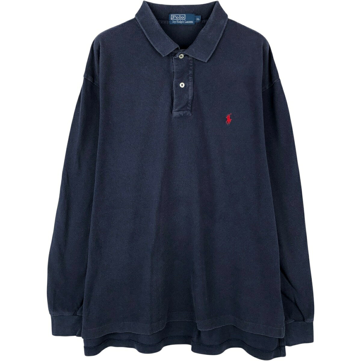 商品詳細 ブランド・Ralph Lauren・ラルフローレン・ 特徴・レギュラーカラー・長袖・フェード・ モデル/形状・POLO by Ralph Lauren・長袖 ポロシャツ・ 素材・コットン:100%・ 色・ネイビー系 紺色・ 柄・無地・ワンポイント・ 生産国・スリランカ製・ 年代 サイズ・メンズXL・表記サイズ:XL・着丈:77cm・身幅:66.5cm・肩幅:54cm・袖丈:62.5cm・ コンディション・C・ カテゴリ・メンズ・トップス・ポロシャツ・無地ポロシャツ・ 商品番号・eaa667175・ 取扱店・・ スタッフコメントこの商品は、色褪せや変色、色むらを古着ならではのリアルな風合いとして味わえる一着です。Ralph Lauren POLO by Ralph Lauren 長袖 ポロシャツ / メンズXL / 商品番号 eaa667175 USEDですので使用感などございますが、まだまだご愛用していただけます。 古着という事をご理解の上ご注文よろしくお願いします。 【状態追記】 ●全体に色むら ●前、腹部に穴　左脇腹に裂け※状態は当社独自の基準です。 着用感表記サイズ着丈身幅肩幅袖丈 メンズXLXL(※着用感、表記サイズは目安です。)77cm66.5cm54cm62.5cm ※測定値の若干の誤差はご了承下さい。サイズガイドはこちら ブランドRalph Laurenラルフローレン 特徴レギュラーカラー / 長袖 / フェードモデル/形状POLO by Ralph Lauren / 長袖 ポロシャツ素材コットン:100%色ネイビー系 紺色柄無地 / ワンポイント生産国スリランカ製年代-カテゴリ無地ポロシャツ商品番号eaa667175取扱店　　 この商品は、色褪せや変色、色むらを古着ならではのリアルな風合いとして味わえる一着です。ラルフローレンの他の商品を見る無地ポロシャツの他の商品を見る