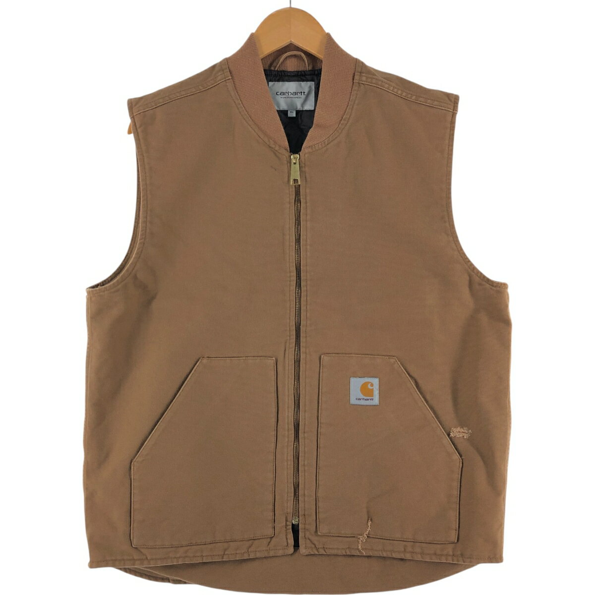 商品詳細 ブランド・Carhartt・カーハート・ 特徴・フルジップ・キルティングライナー・中綿入り・ モデル/形状・クラシックベスト・ダックベスト・ 素材・コットン:100%・ポリエステル(インサレーション):100%・ 色・ベージュ系 ブラウン・ 柄・無地・ロゴパッチ・ 生産国・チュニジア製・ 年代 サイズ・表記サイズ:XL・着丈:70.5cm・身幅:58cm・肩幅:45cm・ コンディション・B・ カテゴリ・メンズ・トップス・ベスト・その他ベスト・ 商品番号・evb009566・ 取扱店・・ スタッフコメントCarhartt クラシックベスト ダックベスト / 商品番号 evb009566 USEDワークアイテムですので使用感などございますが、まだまだご愛用していただけます。 古着という事をご理解の上ご注文よろしくお願いします。 【状態追記】 ●前、左腹部・裾にリペア跡 ●後、左背中・腰に汚れ※状態は当社独自の基準です。 表記サイズ着丈身幅肩幅 XL(※着用感、表記サイズは目安です。)70.5cm58cm45cm ※測定値の若干の誤差はご了承下さい。サイズガイドはこちら ブランドCarharttカーハート 特徴フルジップ / キルティングライナー / 中綿入りモデル/形状クラシックベスト / ダックベスト素材コットン:100% / ポリエステル(インサレーション):100%色ベージュ系 ブラウン柄無地 / ロゴパッチ生産国チュニジア製年代-カテゴリその他ベスト商品番号evb009566取扱店　　 カーハートの他の商品を見るその他ベストの他の商品を見る