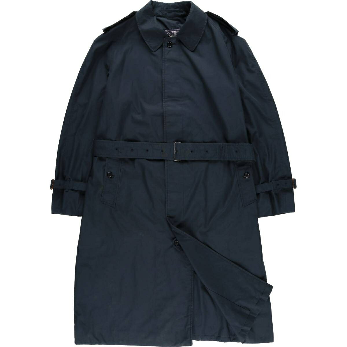 商品詳細 ブランド・Burberry's・バーバリー・ 特徴・薄手・ラグランスリーブ・フルボタン・エポレット付き・ウエストベルト付き・ モデル/形状・ステンカラーコート バルマカーンコート・ 素材・ポリエステル:67%・コットン:33%・ 色・ネイビー系 紺色・ 柄・無地・ 生産国・英国製・ 年代 サイズ・メンズXL・表記サイズ:54・着丈:116.5cm・身幅:64cm・裄丈:91cm・袖丈(脇下計測):46cm・ コンディション・C・ カテゴリ・メンズ・アウター・コート・ステンカラーコート・ 商品番号・evb031943・ 取扱店・・ スタッフコメントBurberry's ステンカラーコート バルマカーンコート / メンズXL / 商品番号 evb031943 USEDですので使用感などございますが、まだまだご愛用していただけます。 古着という事をご理解の上ご注文よろしくお願いします。 【状態追記】 ●前、左右胸・胸中央・腹部中央・右腹部・下部全体・左右裾に汚れ ●後、右下部・左右裾・右袖先に汚れ　左右袖先バックル表面劣化 ●前内側、ライナー側、左右下部・左右裾に汚れ　右下部にリペア跡 ●後内側、裾に汚れ・裂け・裾上部ボタンにリペア跡 ●ウエストベルト表、右半分・左端に汚れ ●ウエストベルト裏、左側・右端に汚れ※状態は当社独自の基準です。 着用感表記サイズ着丈身幅裄丈袖丈(脇下計測) メンズXL54(サイズ表記54ですが、計測値&着用感でメンズXL相当です)116.5cm64cm91cm46cm ※測定値の若干の誤差はご了承下さい。サイズガイドはこちら ブランドBurberry'sバーバリー 特徴薄手 / ラグランスリーブ / フルボタン / エポレット付き / ウエストベルト付きモデル/形状ステンカラーコート バルマカーンコート素材ポリエステル:67% / コットン:33%色ネイビー系 紺色柄無地生産国英国製年代-カテゴリステンカラーコート商品番号evb031943取扱店　　 バーバリーの他の商品を見るステンカラーコートの他の商品を見る