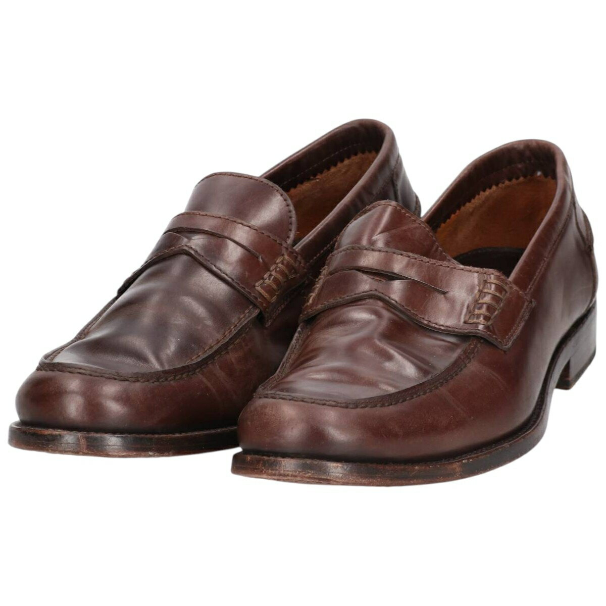 商品詳細 ブランド・LOTTUSSE・ 特徴 モデル/形状・コインローファー・ 素材・本革レザー・ 色・ブラウン系 茶色・ 柄・無地・ 生産国・不明・ 年代 サイズ・メンズ26.5cm・表記サイズ:8・ヒール高さ:2.6cm・アウトソール:29cm・アウトソール最大幅:10cm・ コンディション・C・ カテゴリ・シューズ・レザーシューズ・ローファー・ 商品番号・saa014655・ 取扱店・・ スタッフコメント素材・生産国未記載の為、不明ですが恐らく本革レザーかと思われます。LOTTUSSE コインローファー / メンズ26.5cm / 商品番号 saa014655 USEDですのでキズやシミ、履きじわ、アウトソールの減り、薄汚れ等がございますがご使用頂く上で問題ないと判断した物については写真や記載を省略しております。その商品の持つ雰囲気や味として、古着という事をご理解頂いた上でご注文お願い致します。 【状態追記】 ●両足、タンにシワ アウトソール・ヒールに擦れ アウトソール・インソールに汚れ ●両内側部・両外側部、アッパーに擦れ ●左内側部・左外側部、ミッドソールに擦れ※状態は当社独自の基準です。 着用感表記サイズヒール高さアウトソールアウトソール最大幅 メンズ26.5cm8(※甲の高さや横幅には個人差がありますので着用感は目安となっております。)2.6cm29cm10cm ※測定値の若干の誤差はご了承下さい。サイズガイドはこちら ブランドLOTTUSSE 特徴-モデル/形状コインローファー素材本革レザー色ブラウン系 茶色柄無地生産国不明年代-カテゴリローファー商品番号saa014655取扱店　　 素材・生産国未記載の為、不明ですが恐らく本革レザーかと思われます。LOTTUSSEの他の商品を見るローファーの他の商品を見る