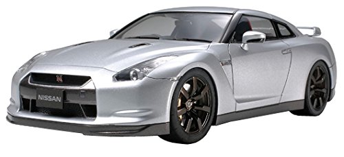 タミヤ 1/24 スポーツカーシリーズ No.300 ニッサン GT-R プラモデル 24300【沖縄県へ発送不可です】