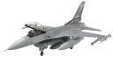 メーカー名 タミヤ　TAMIYA 商品説明 アメリカ空軍州兵に所属するF-16Cブロック25/32のプラスチックモデル組立てキット。1/48スケール、全長316mm、全幅197mm。優れた空力性能を備える流麗な姿を忠実に再現。開口部が小さなエアインテークやP&W社製エンジンのノズル、小径タイヤを装着した主脚柱などブロック25/32の特徴を余すことなくモデル化。水平尾翼はポリキャップによる可動式、主翼フラッペロンはアップ、ダウンを選べます。AIM-120CやAIM-9M/Xなどの空対空ミサイルに加え、GBU-12レーザー誘導爆弾やライトニングII目標補足ポッド、センタータンクやウイングタンクなどアクセサリーも豊富にセット。パイロット人形1体付き。ヘルメットは従来型に加えミサイル照準装置付きも用意。カリフォルニア空軍州兵司令機などカラフルなマーキング3種類をセット。【製品仕様について】 ご購入の参考までに商品の紹介文を下記に記載させていただいておりますが、 製品仕様全てを記載するものではありませんので、製品仕様詳細等につきましては メーカーサイト等で事前にご確認ください。