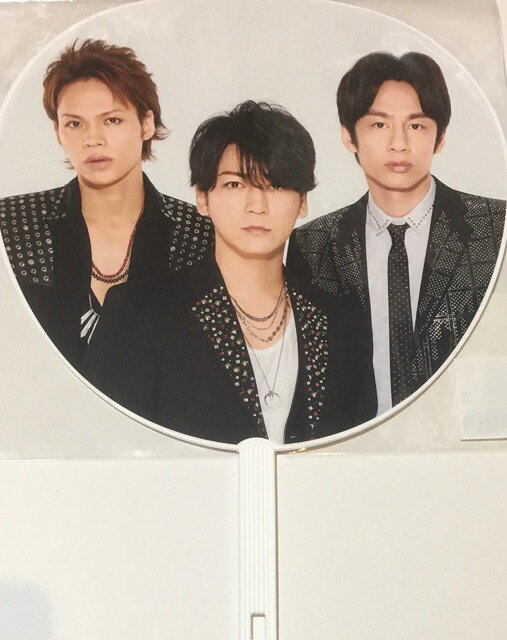 ☆ジャニーズ公式グッズ☆ KAT-TUN・【ジャンボうちわ】・集合・ 2020-2021CountDown Concert・・東京ドームバージョン・最新コンサート会場販売 　　新品未開封☆・大変綺麗な状態です ・大変綺麗な状態です・ 当店取扱商品 ショップ コンサートグッズ　 ライブグッズ　 舞台グッズ　 cd dvd ブルーレイ　 初回　通常　初回限定　通常プレス　初回プレス　セブンネット盤　ローソン盤　特別仕様 他 ジャニーズグッズ&nbsp;&nbsp;&nbsp;&nbsp;&nbsp;&nbsp; &nbsp;&nbsp;&nbsp;&nbsp; ■　　 KAT-TUN・【ジャンボうちわ】 ■&nbsp;&nbsp;&nbsp;&nbsp; KAT-TUN・【ジャンボうちわ】・集合・ 2020-2021CountDown Concert・・東京ドームバージョン・最新コンサート会場販売